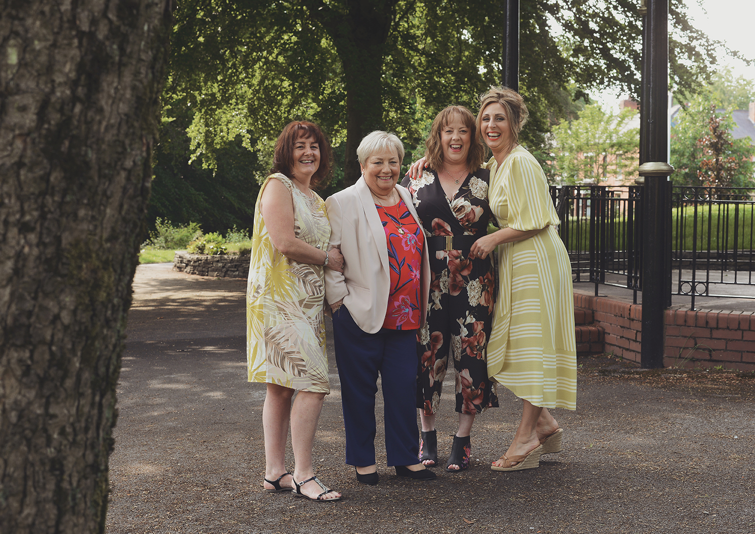 family-big-portrait-photography-lifestyle-outdoor-rochdale_06.jpg