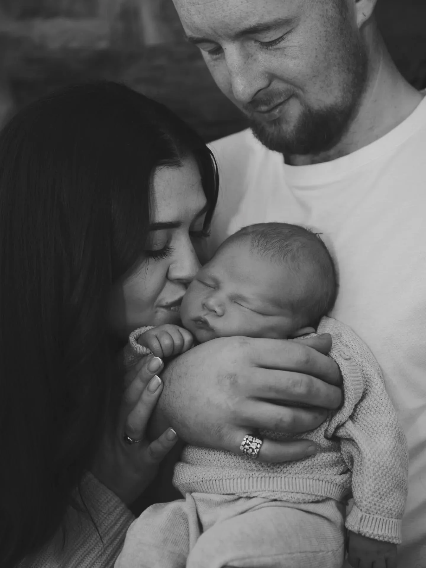 Scroll for the sweetest newborn smiles 🫶🏻🥹
It was a pleasure to visit baby Archer at home for his very first photos. Relaxed, calm and with his favourite people, he was such an angel!

#newbornsessionathome #newbornphotographyrochdale