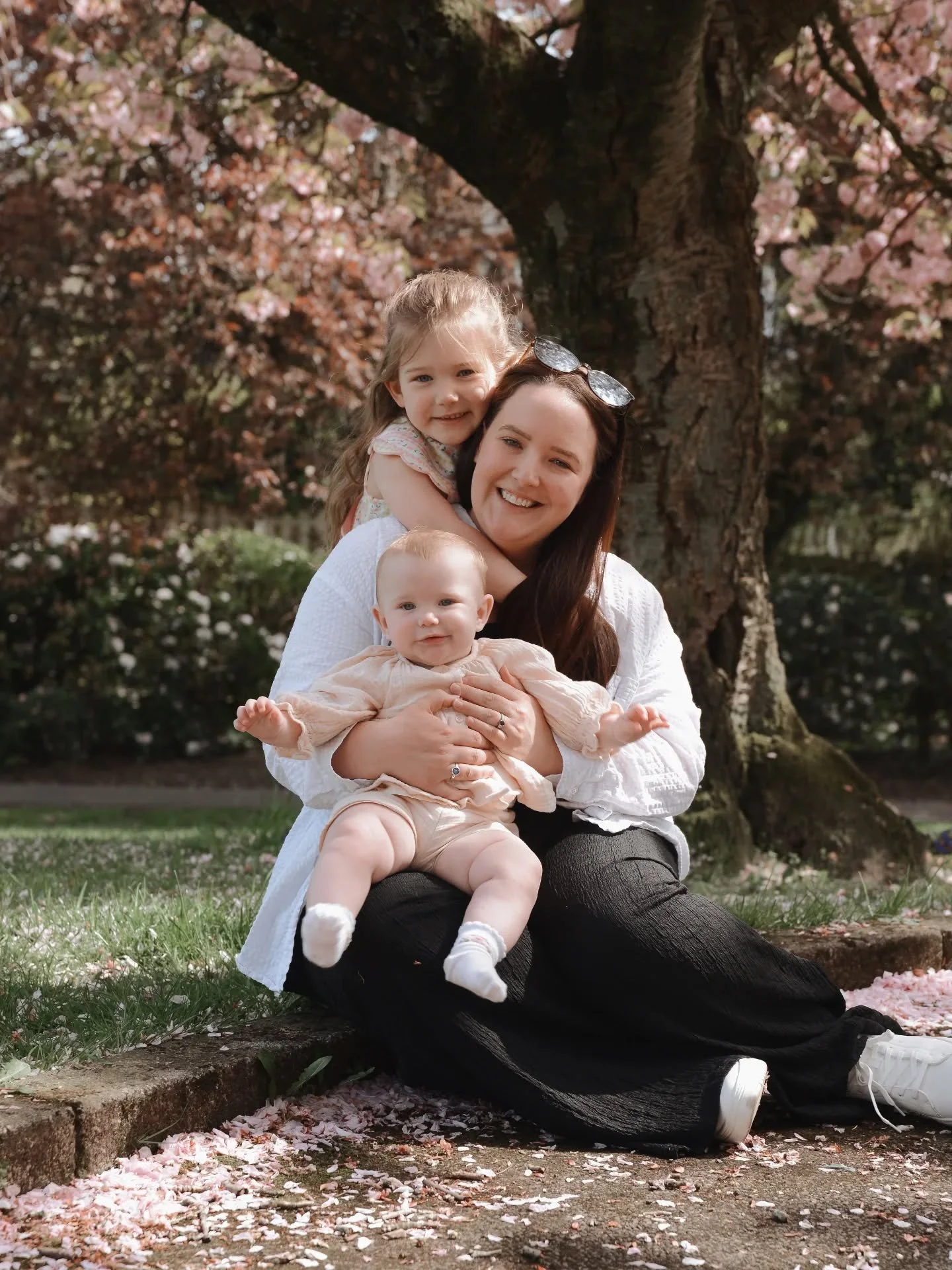Finally posting some Spring Minis 🌸
I'm so behind with sharing what I've been up to but this crazy weather is making me miss this beautiful spring day we had at the end of April. Scroll for some beautiful moving image 🩷 I'll post some more from thi