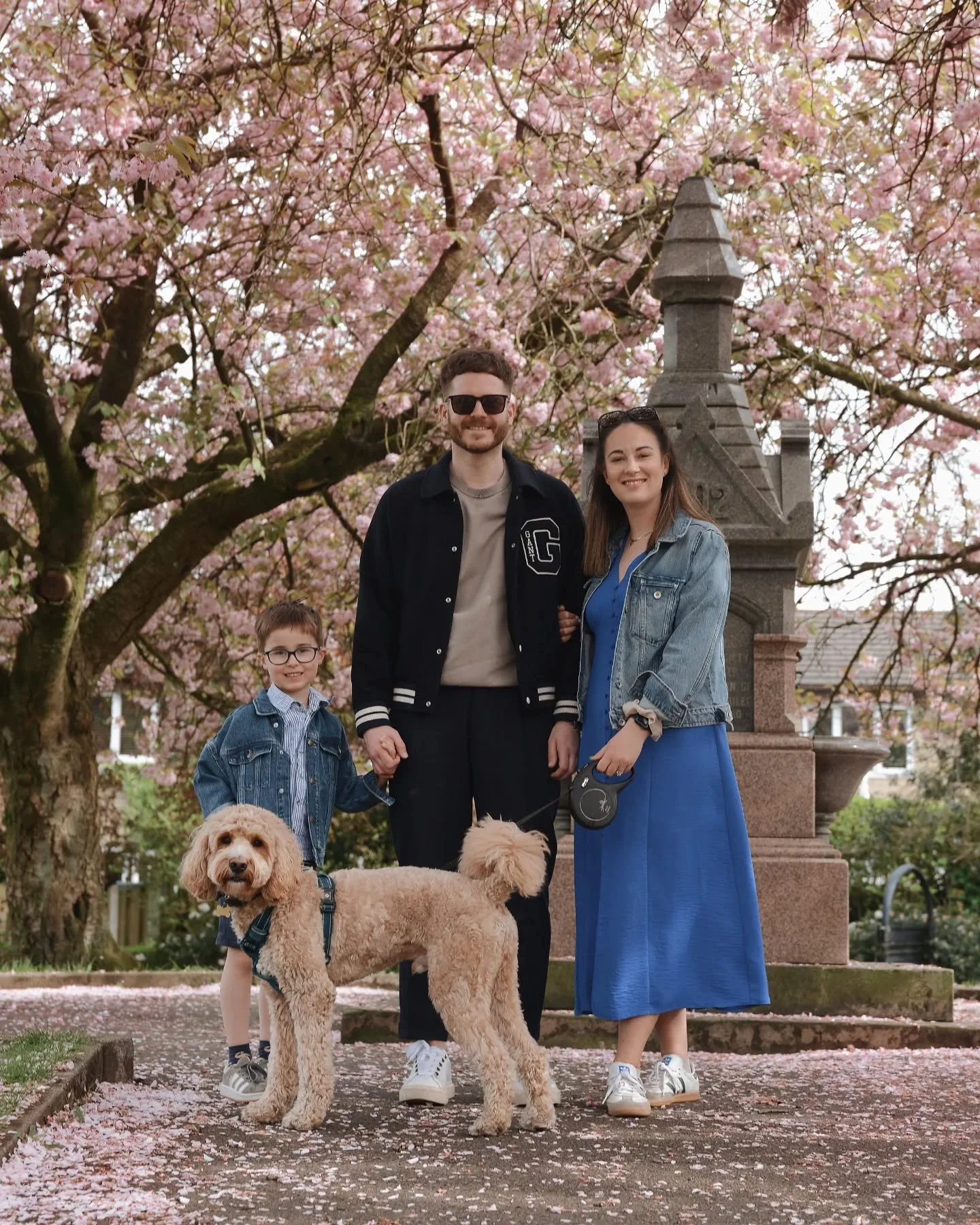 Still thinking about the cherry blossom from Spring Minis 🩷🌸 who'd like some Father's Day Minis? 👀