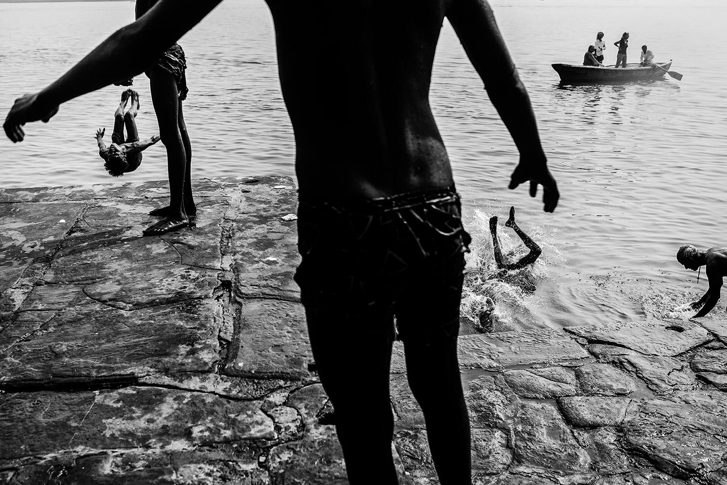 Kids playing along the Varanasi' Ghats. 