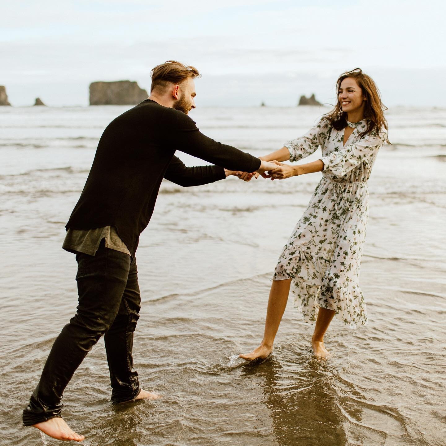 This Oregon session will be on the blog soon 🤎 Loved running around the coast with these two!