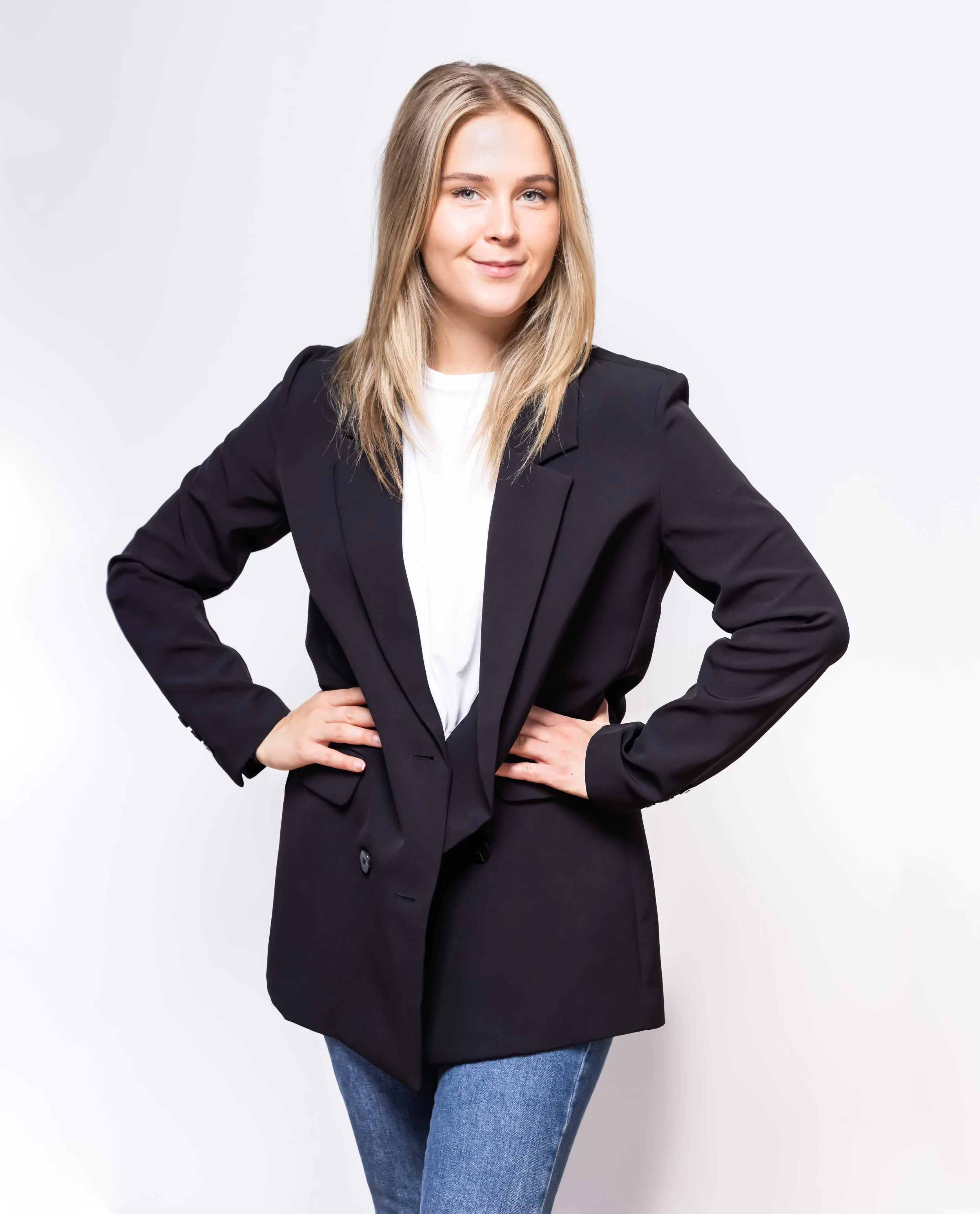 NIINA_KOUKKARI__I4A2923_HR_KUVA_MIKA_KIRSI.jpg