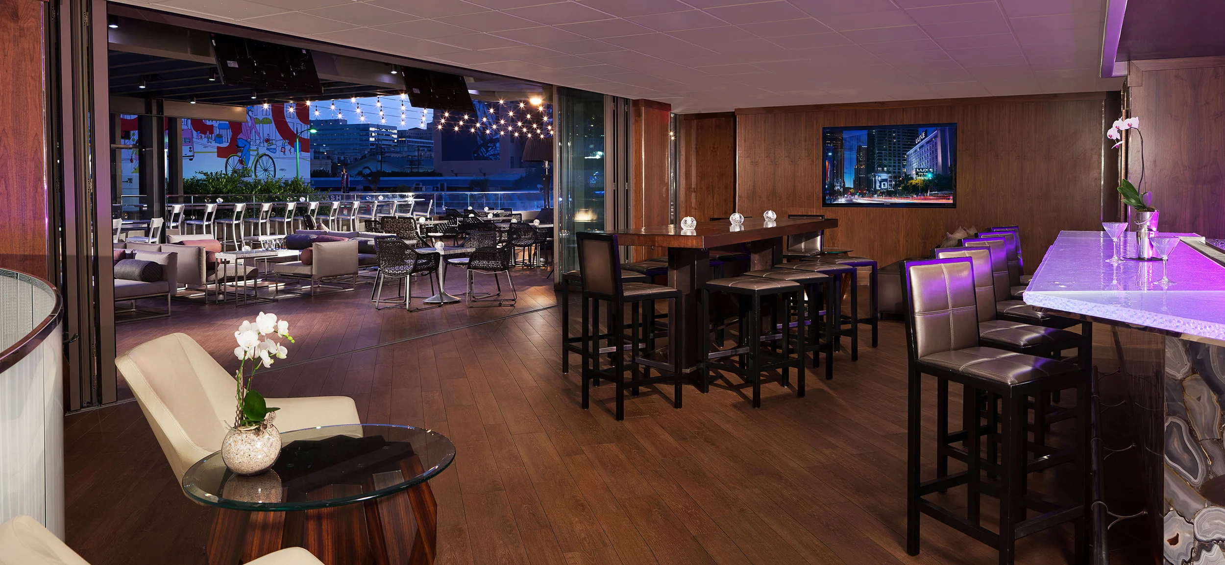 NiXon Bar