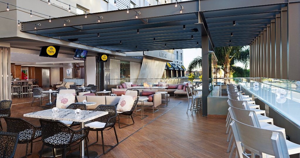 NiXon Bar Patio