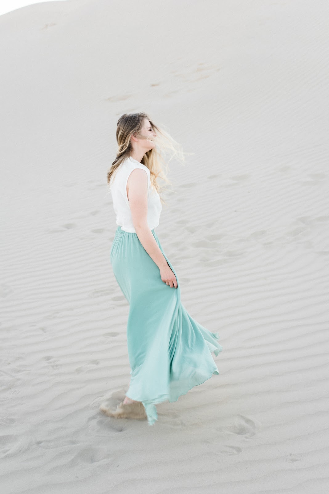 Right side profile of woman looking off into the distance