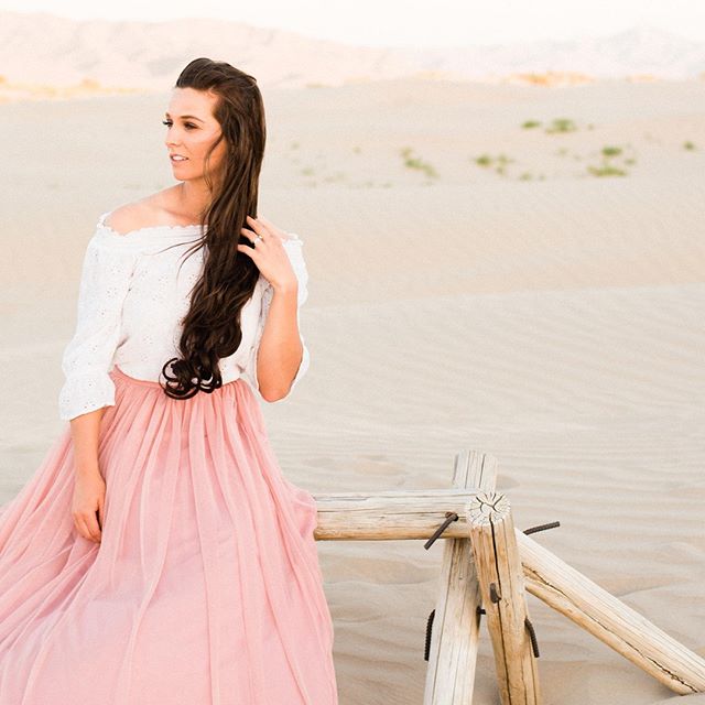Sand goes where the wind blows... 🌬🌬⠀
but your clothes should stay where you put them!⠀
&bull;⠀
&bull;⠀
&bull;⠀
#sandy #sand #beachy #skirts #prettyinpink #windy #bridesmaidlook #femininestyle #blownaway #pretty #dressy #outfitlove #styleinspo #pho