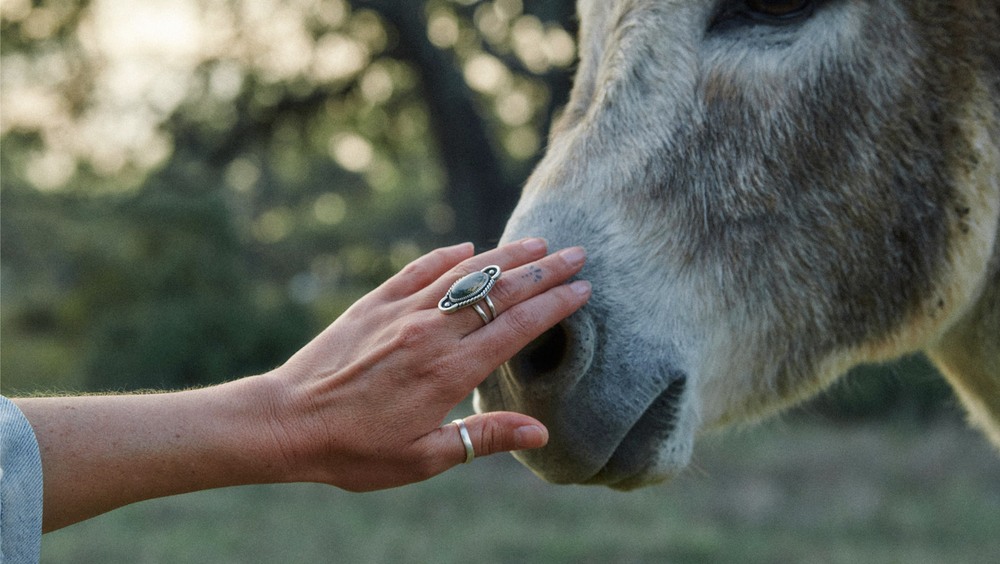 Hand How To Tie Bandana On Wrist How To Tie A Bandana On Your