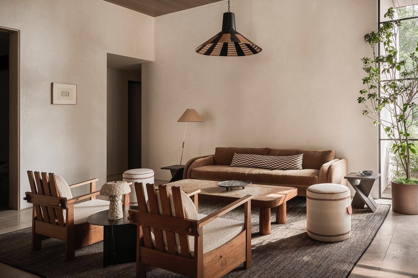 NATURE MADE
.
Natural materials define the warm palette throughout our Mandeville Canyon residence.
.
Architecture @noah_walker 
Interiors project manager @hugh_lane 
Photographer @shadedeggesphotography 
.
#wood #stone #terracotta #steel #wool #hemp