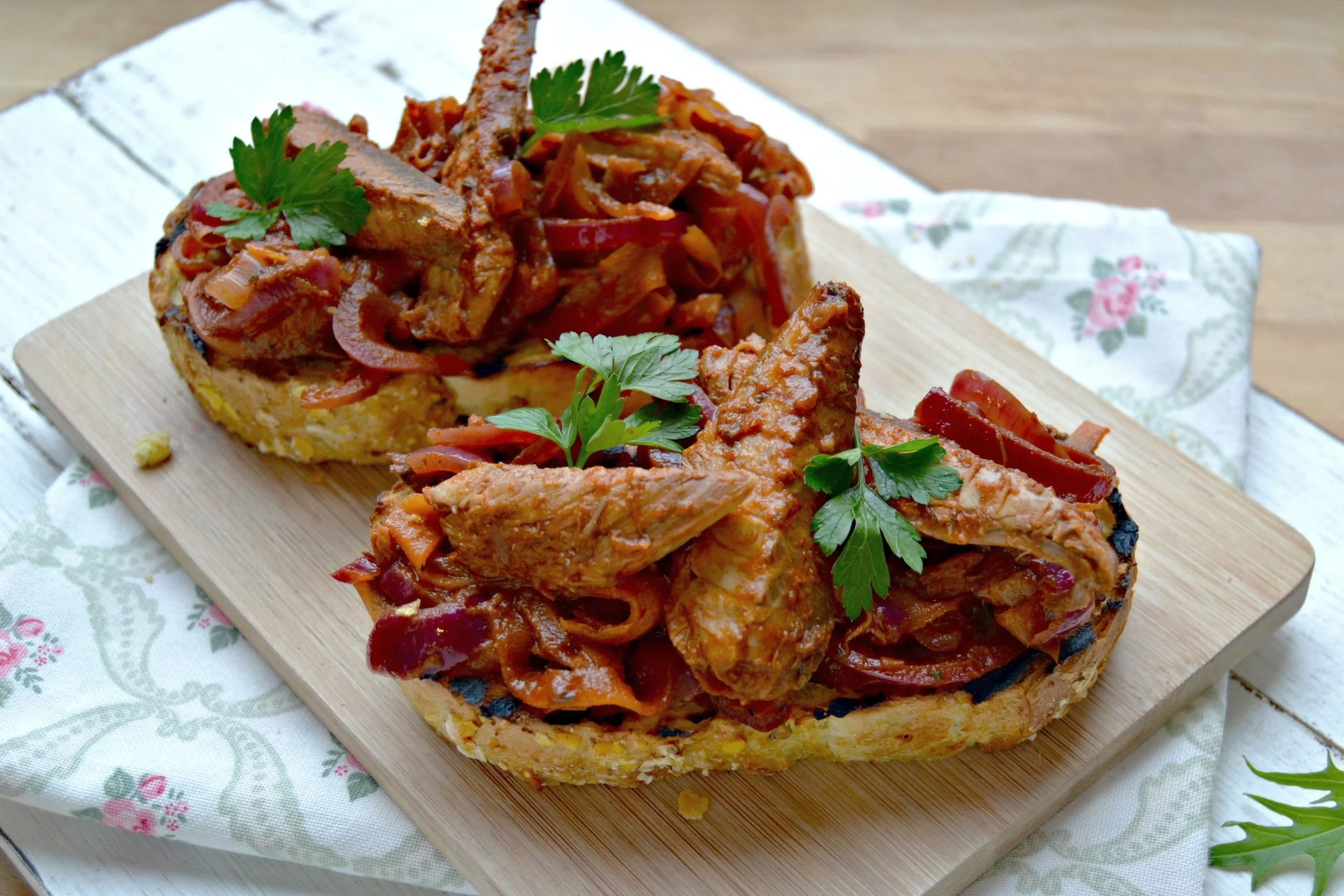 7. Best served warm but can be eaten hot or cold. Serve on top of a slice of toasted crusty bread or over rice. Some mixed leaves make a good accompaniment or it can be served on its own with a big green salad.