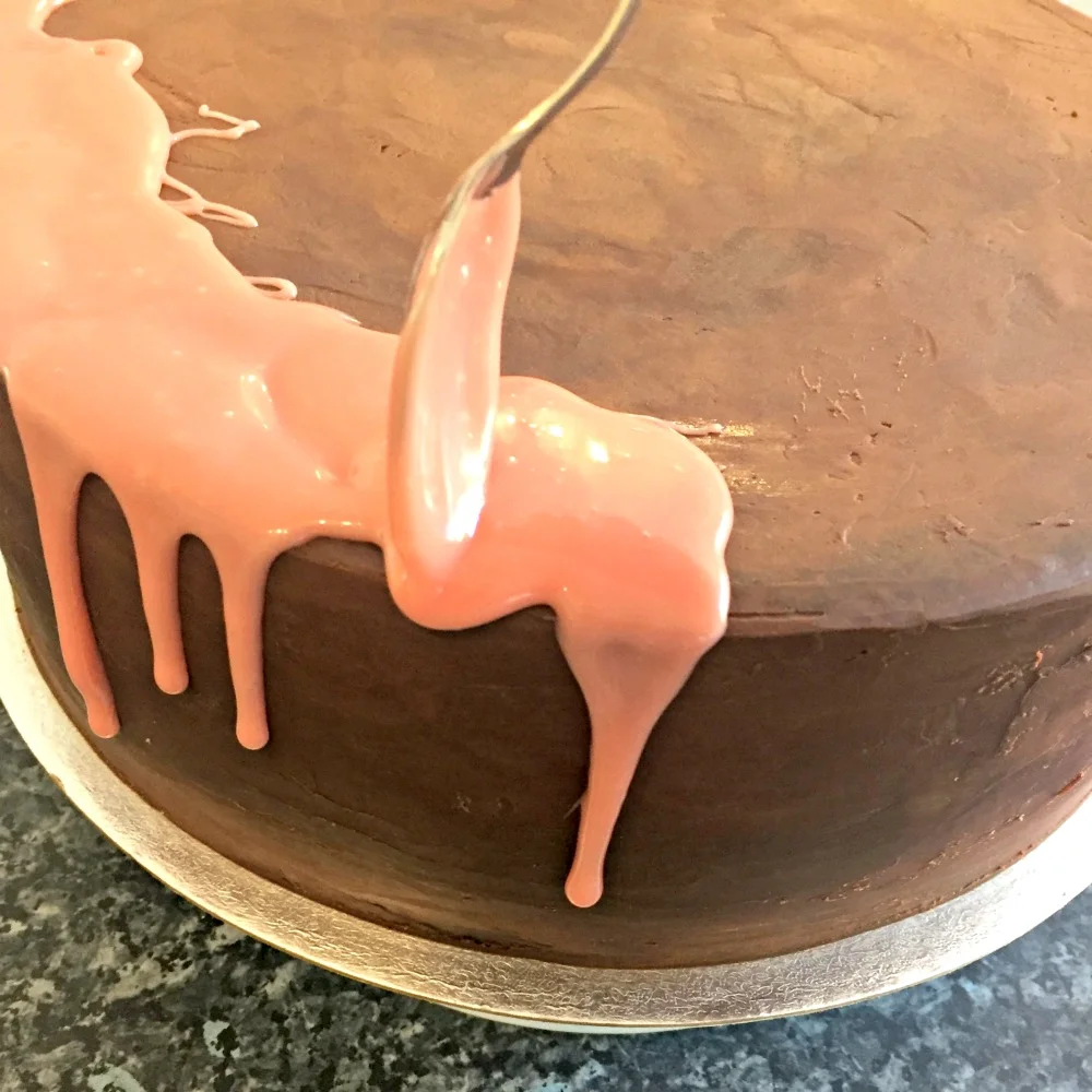 How to make an easy drip cake 26.jpg