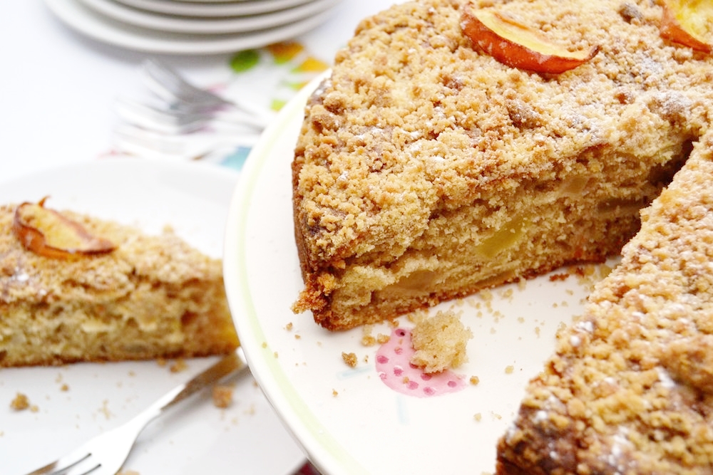 Apple Crumble Cake Sponge Cake Meets Apple Crumble Gourmet Mum