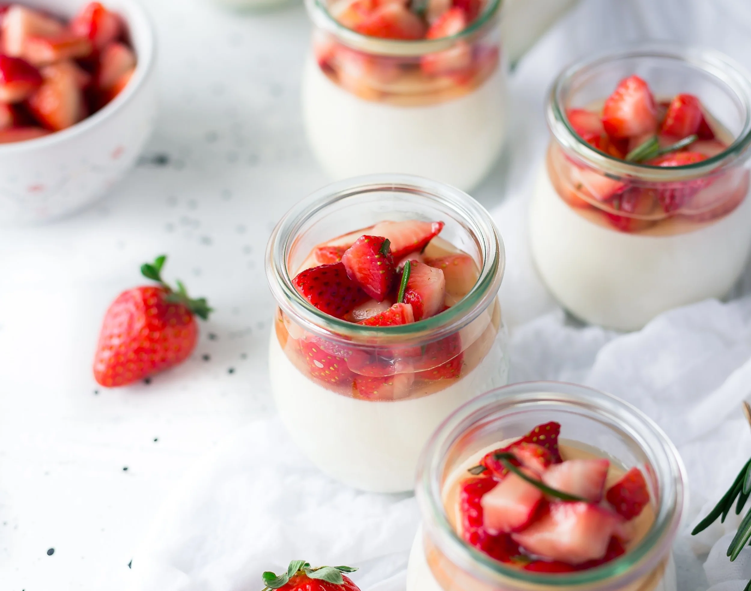 amaretto and berry low fat individual cheese cakes.jpg