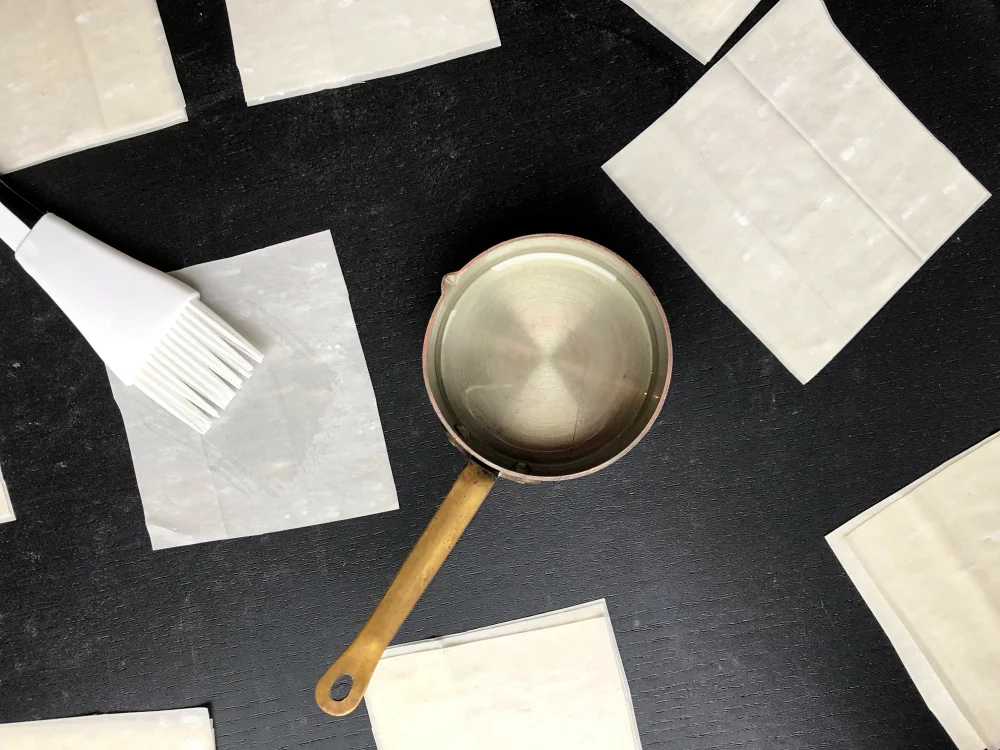 Almond Topped Filo Mince Pies Method 3.jpg