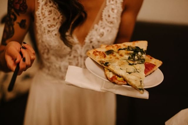 Two words: Pizza. Wedding. 🍕🍕 #weddingtrends #portlandpizza #portlandbride #pdxwedding #unionpine 📷: @katyweaverphotography