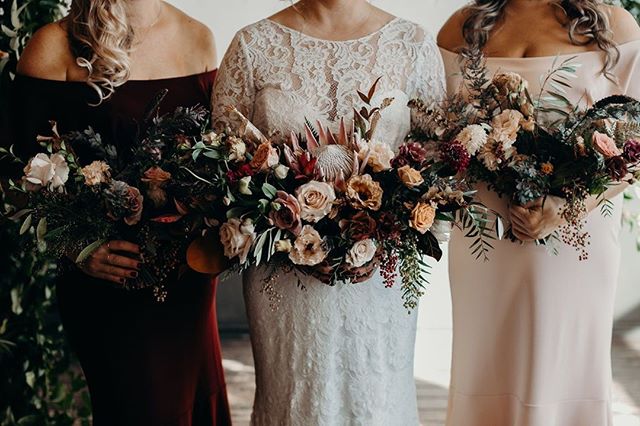 'Tis the season for all things velvet, lace and floral &hearts;️⁣⁣ ⁣⁣
These stunning arrangements are by @goodseedfloral 💐 beautifully captured by @hazelwood_photo #unionpinewedding #portlandweddingvenue #pdxeventspace #portlandbride #unionpine