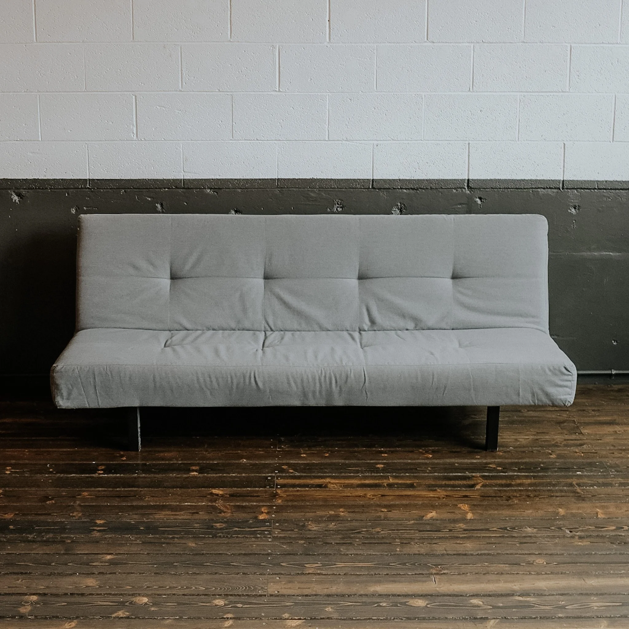 UP Rental: Simple Sofa