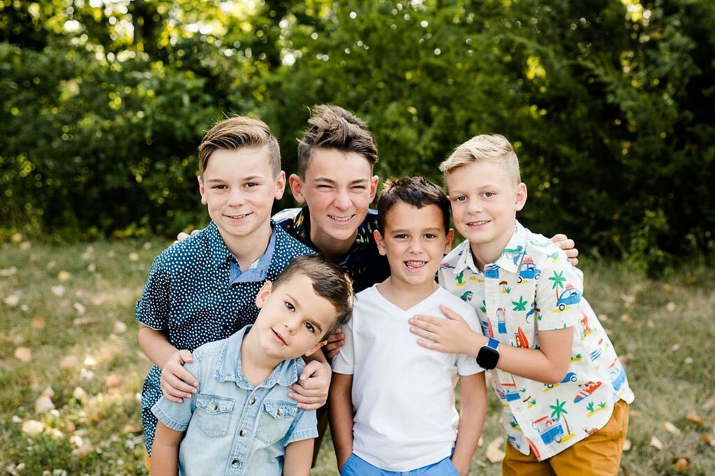 Summertime with cousins 😎 what fun it was to take pictures at the family reunion! ☀️ #kcfamily #kcfamilyphotographer #kcphotographer #kcmoms #kcfamilyphotography #libertymophotographer