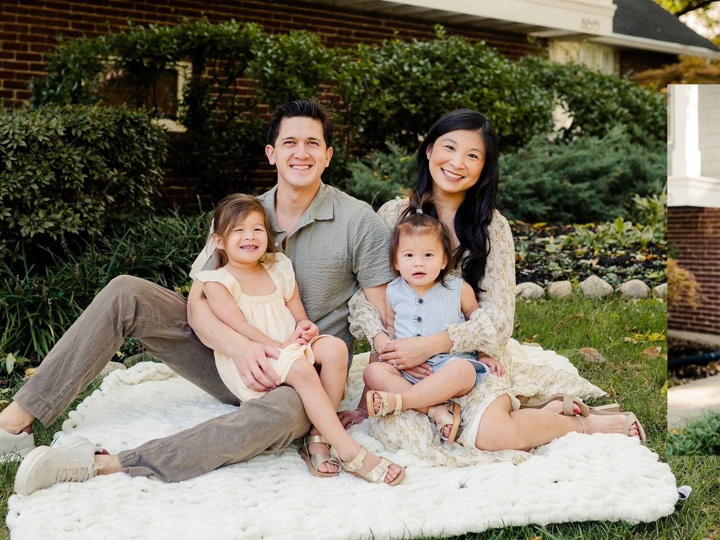 Loving these sunny Saturday morning at home pics ☀️ #kcfamilyphotographer #libertymophotographer #kcphotographer