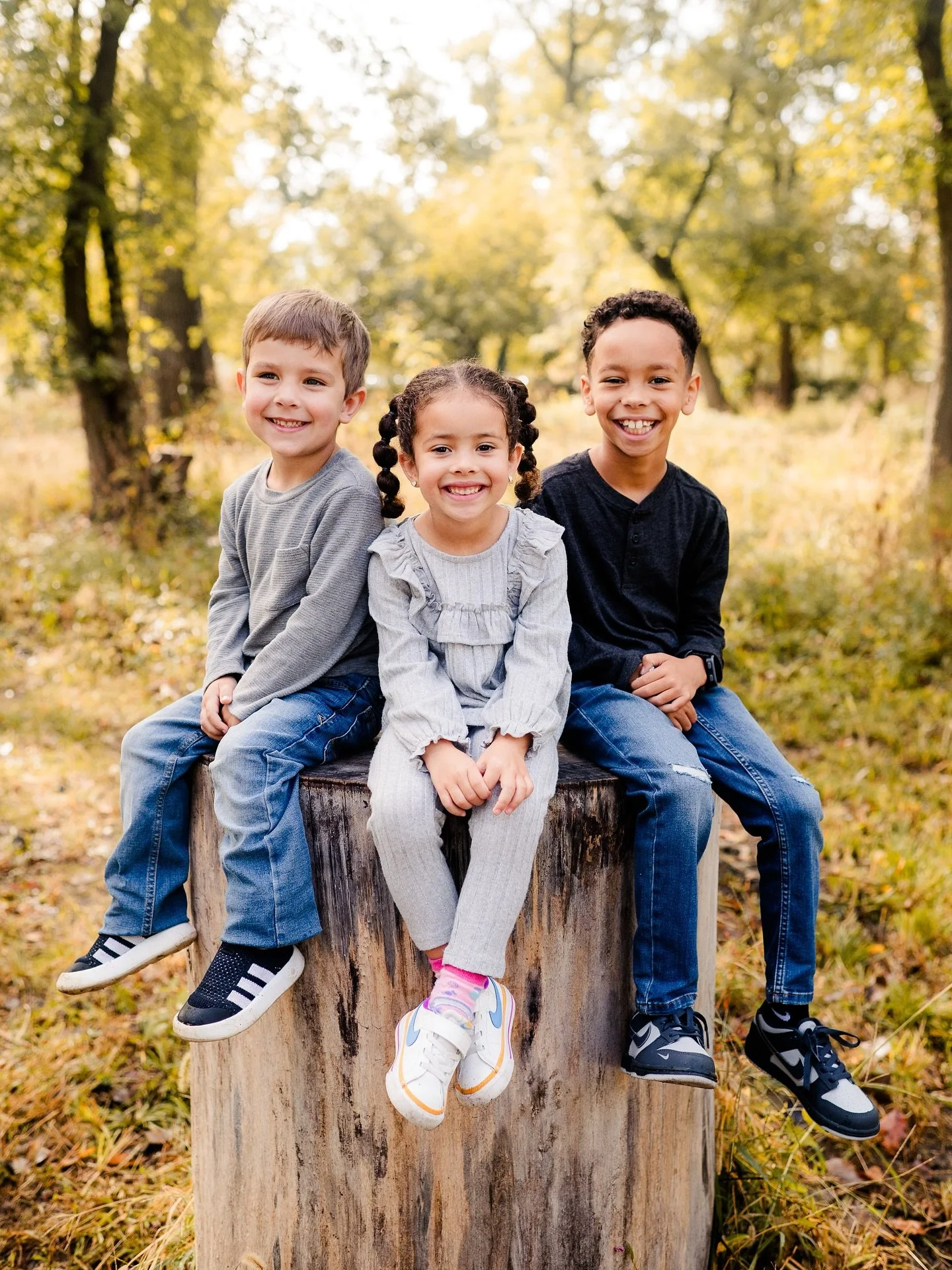 What a fun mini session with these three! 😊 #kcfamilyphotographer #kcphotographer #libertymophotographer