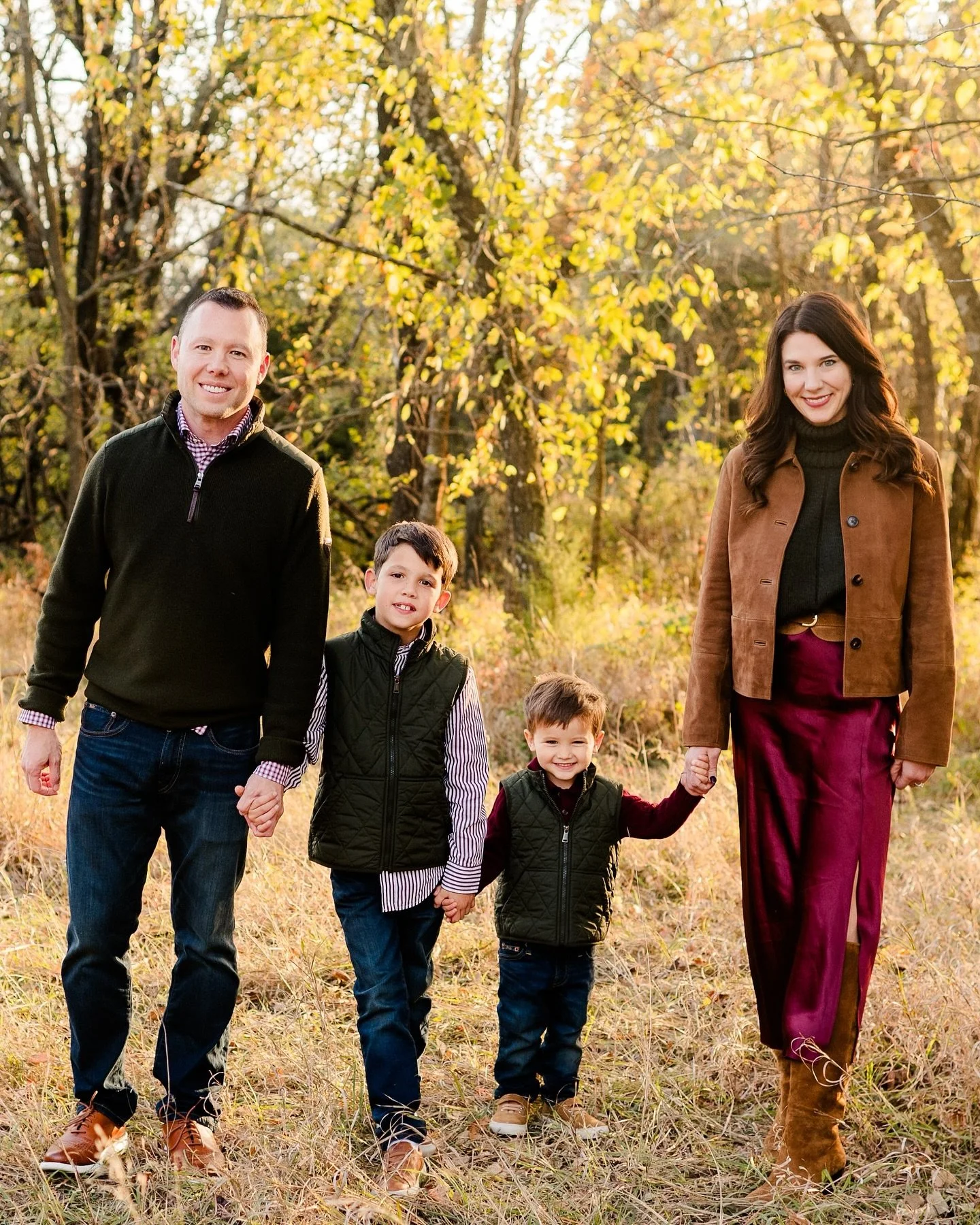 Finally getting to enjoy the fall weather and colors!😍 #kcfamilyphotos #libertymophotographer #kcmophotographer