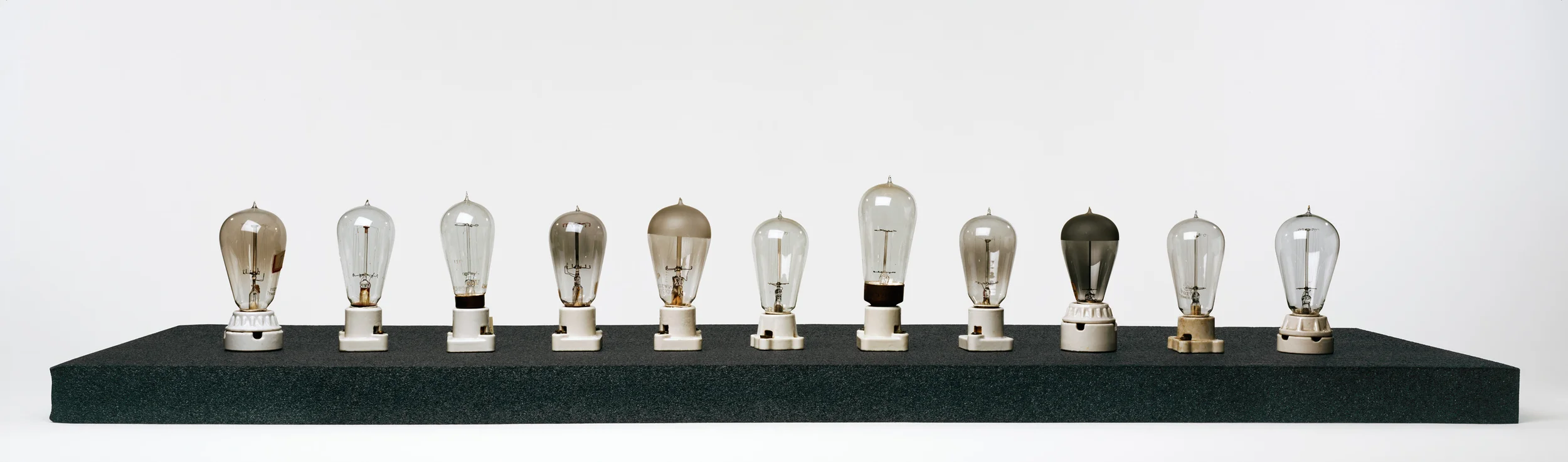 A Narrative History of the Light Bulb