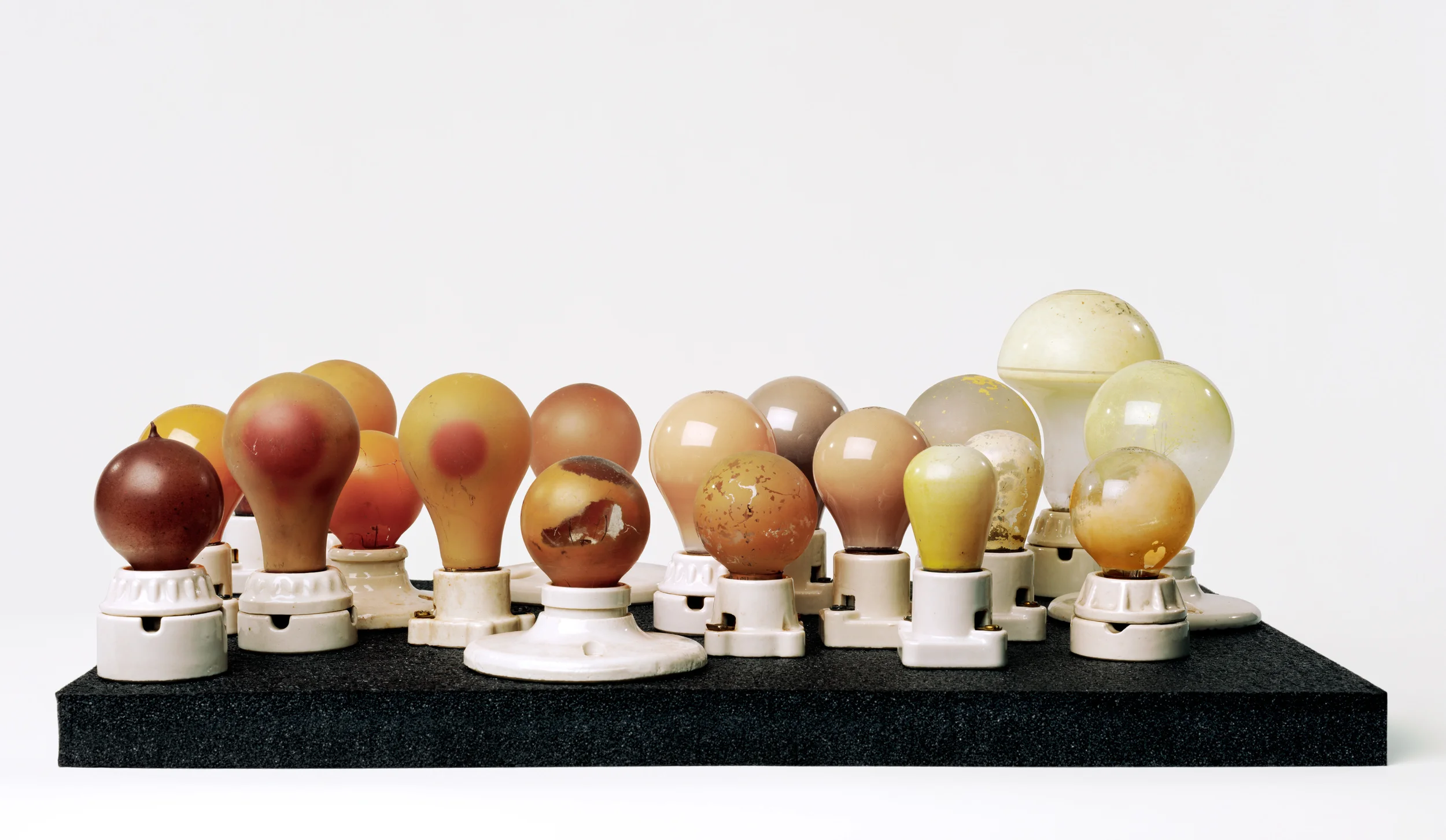A Narrative History of the Light Bulb