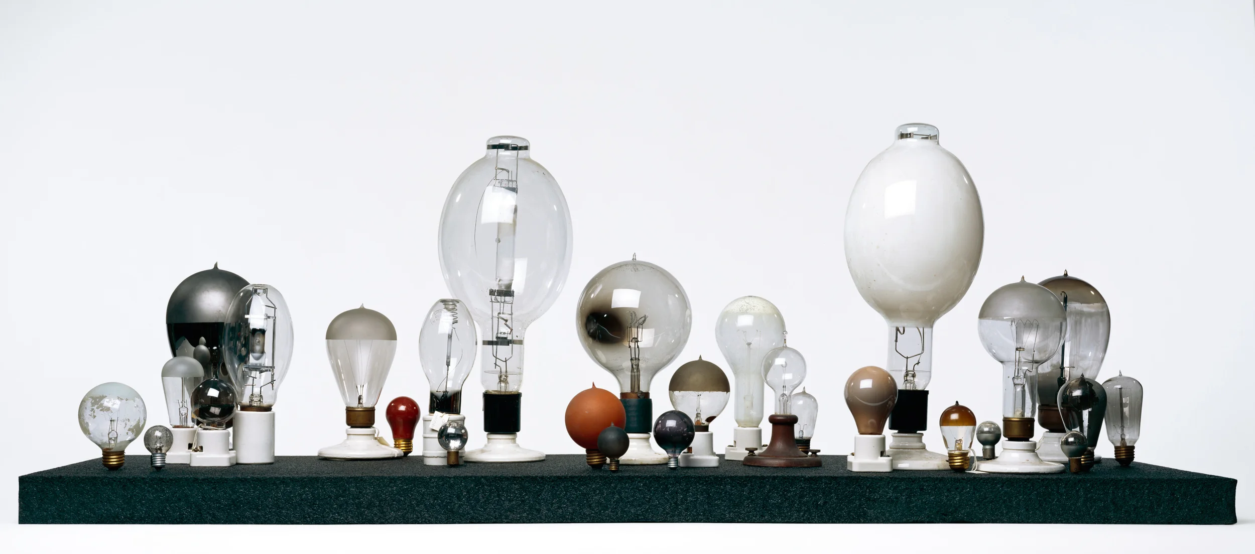 A Narrative History of the Light Bulb