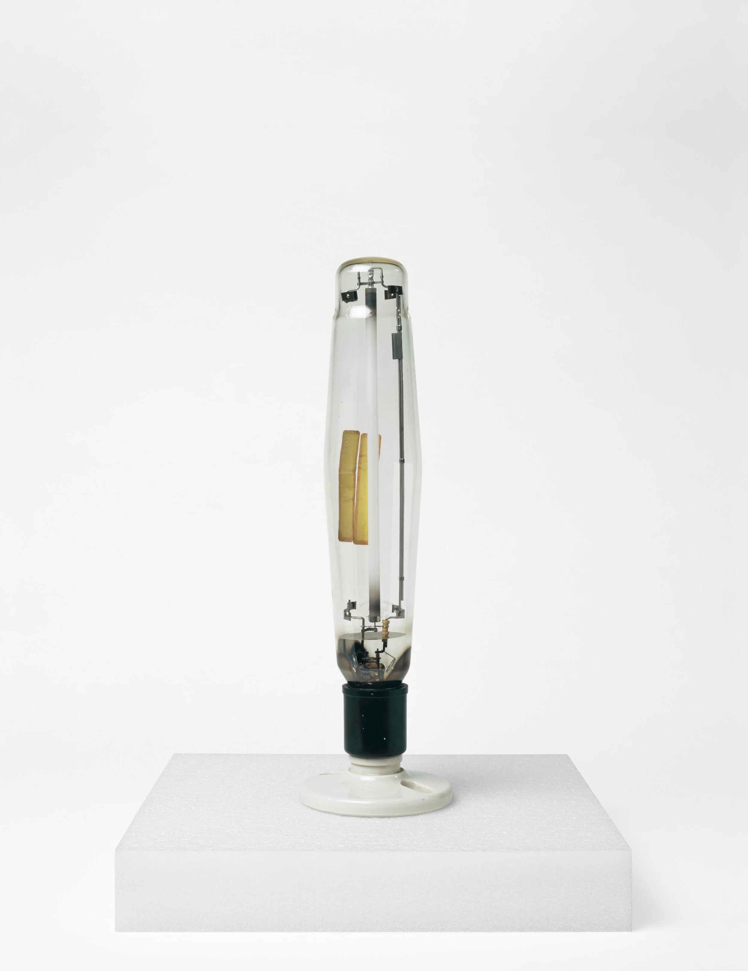 A Narrative History of the Light Bulb