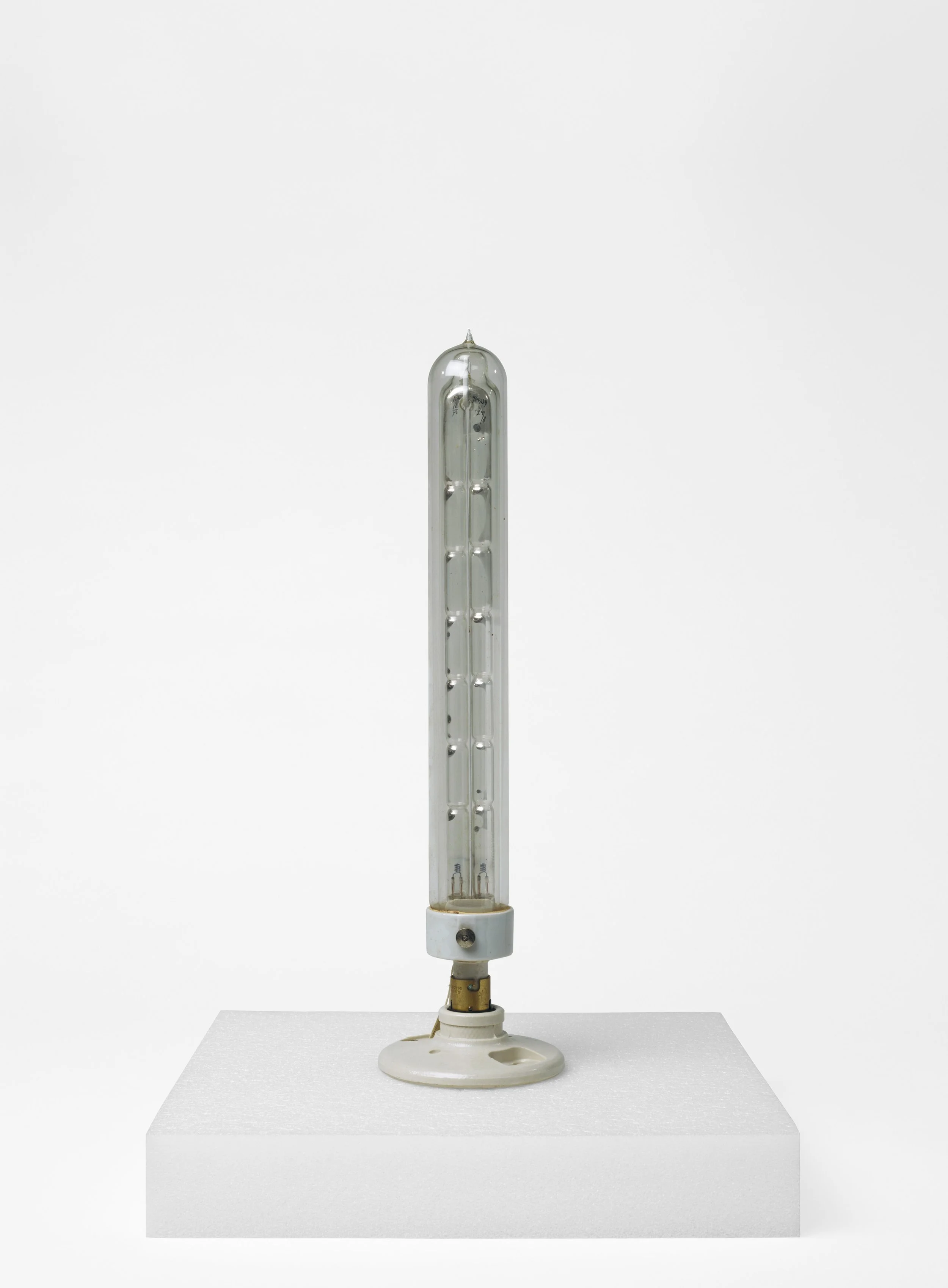 A Narrative History of the Light Bulb