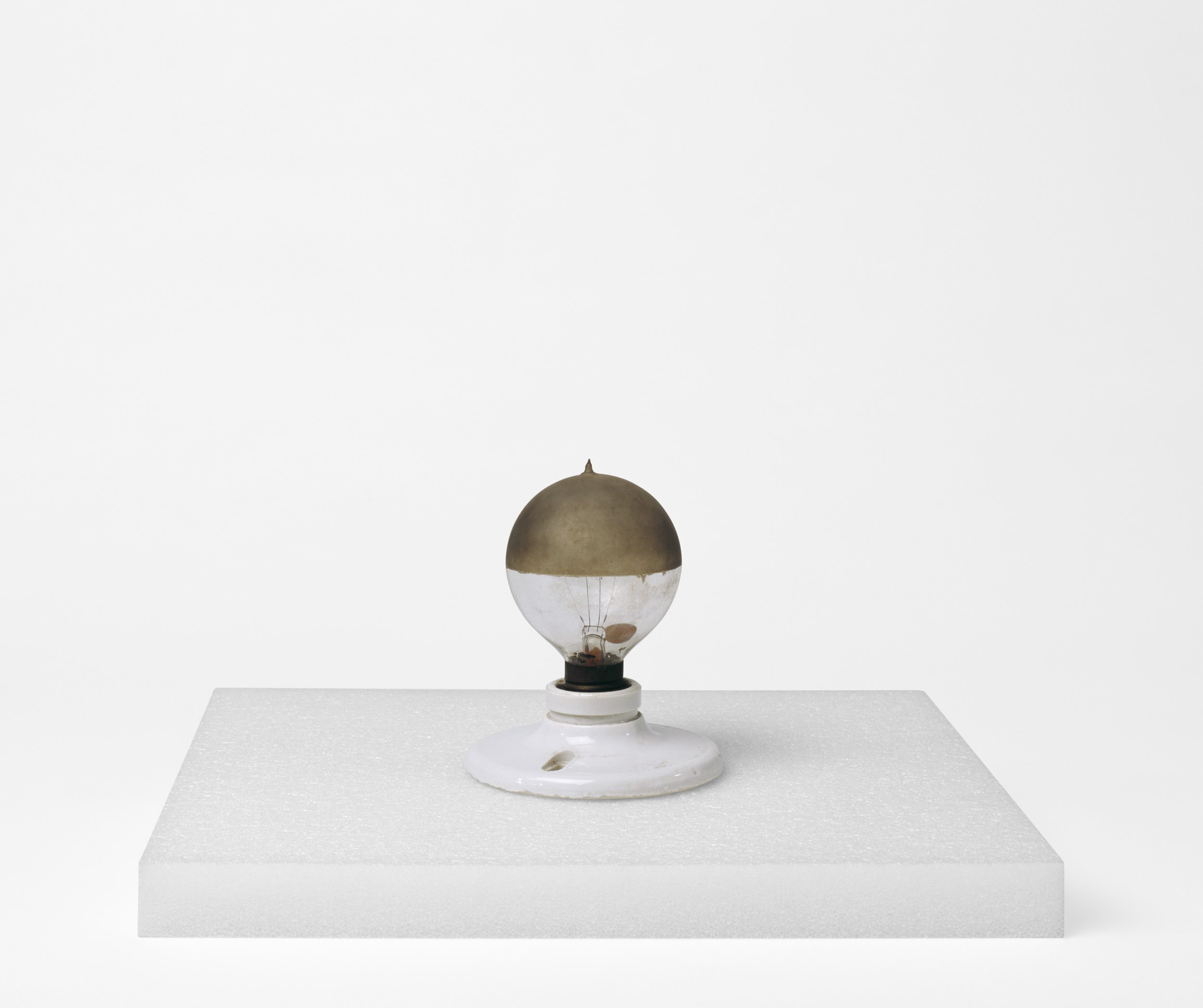 A Narrative History of the Light Bulb