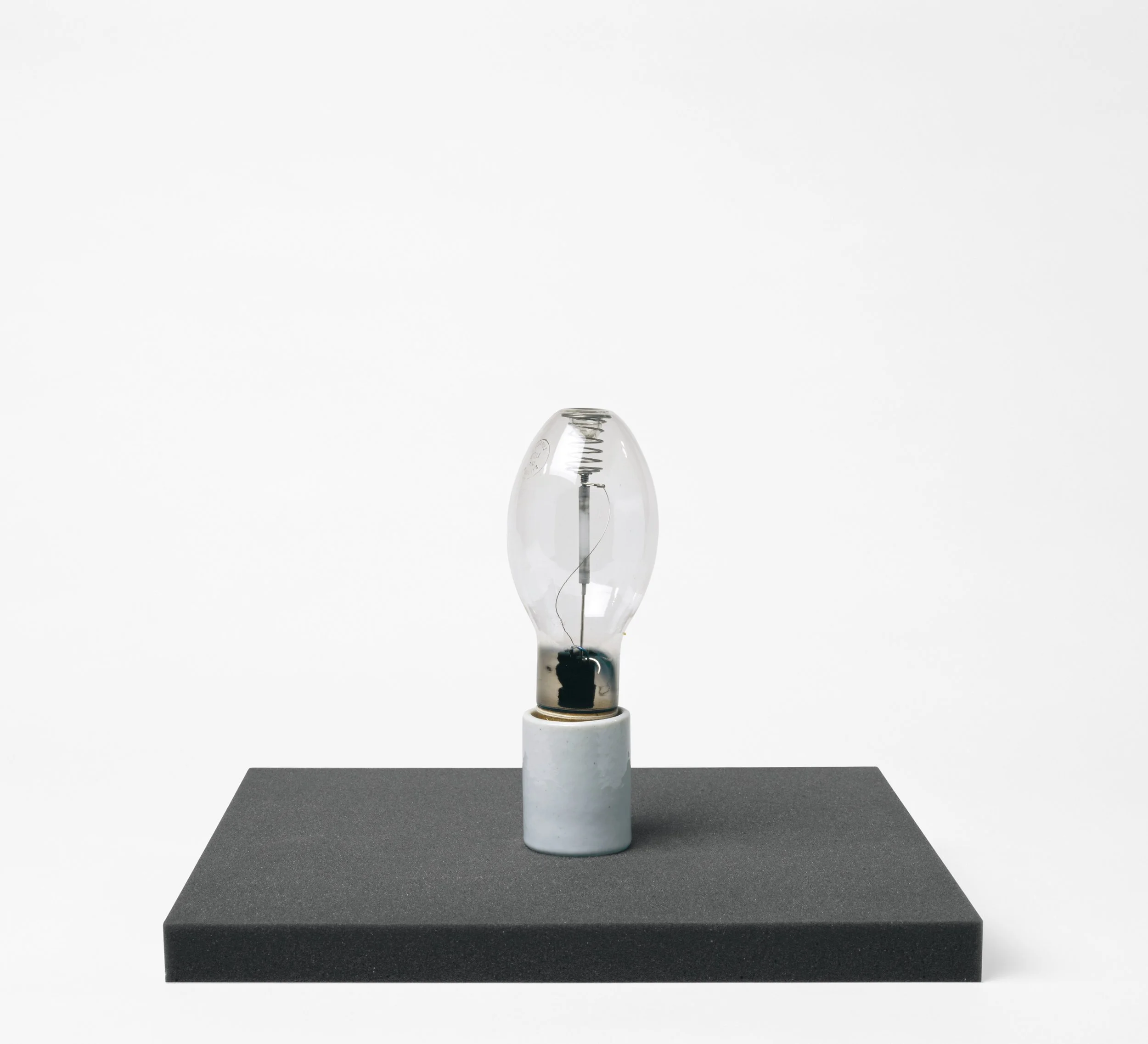 A Narrative History of the Light Bulb