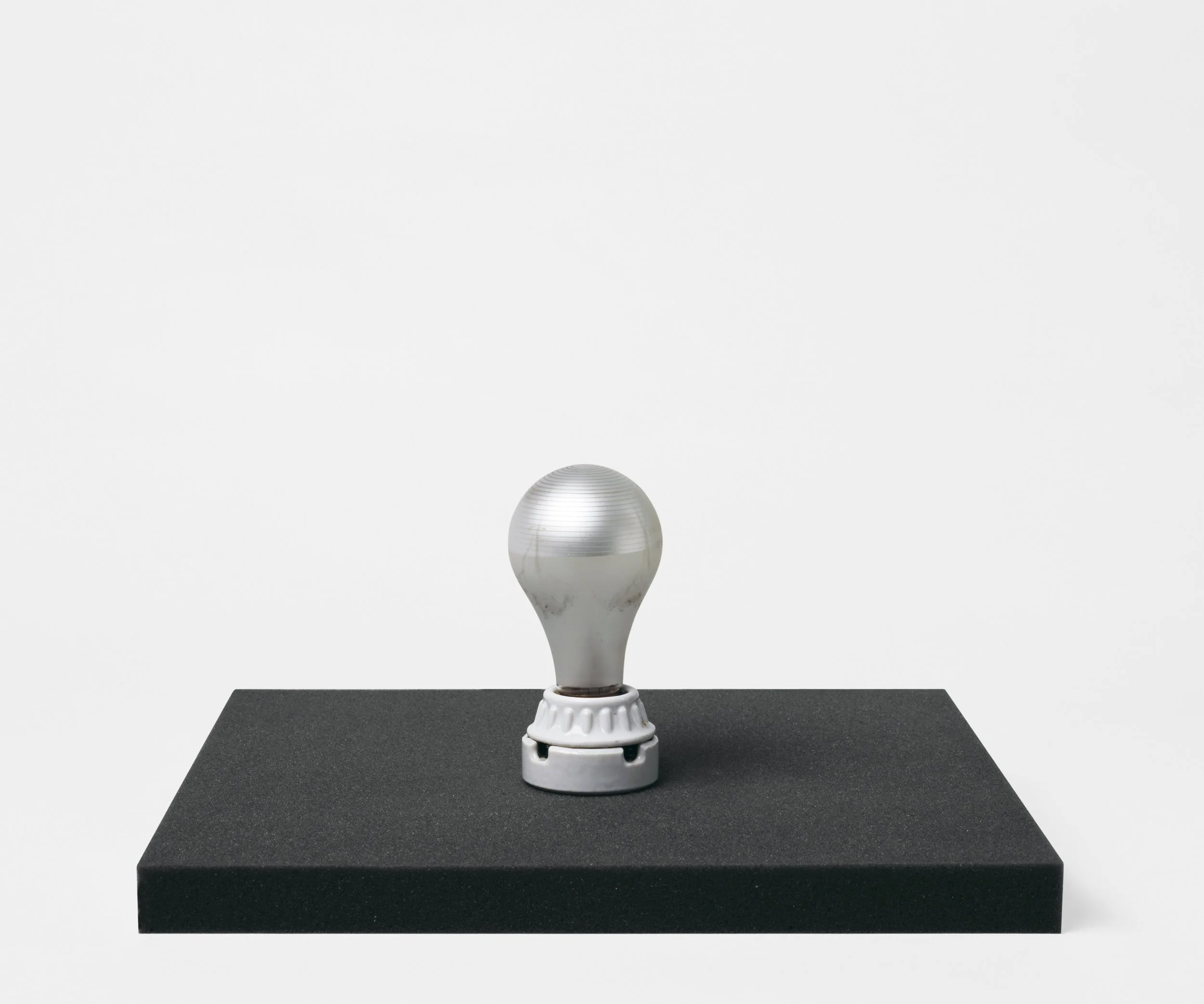 A Narrative History of the Light Bulb