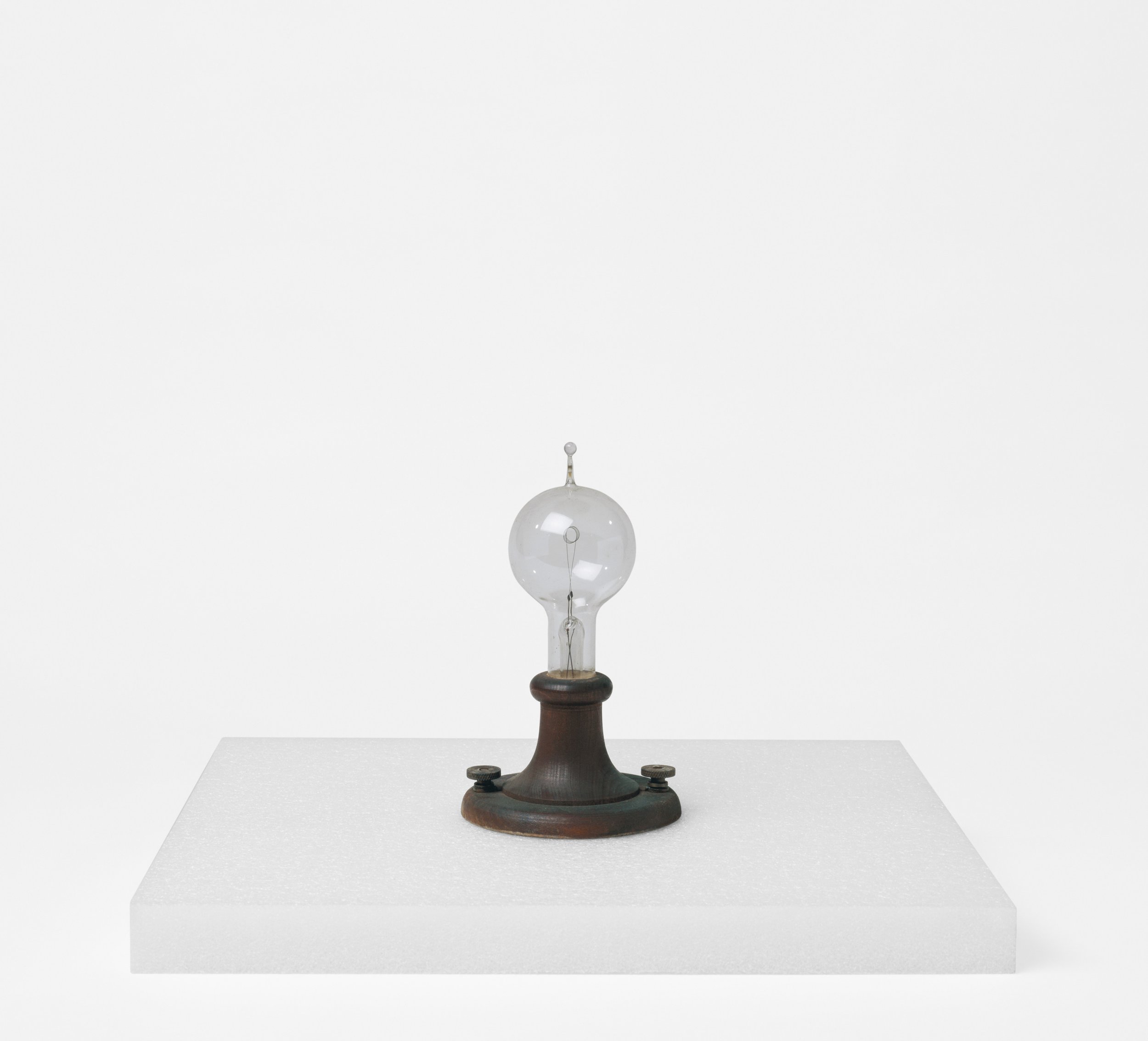 A Narrative History of the Light Bulb