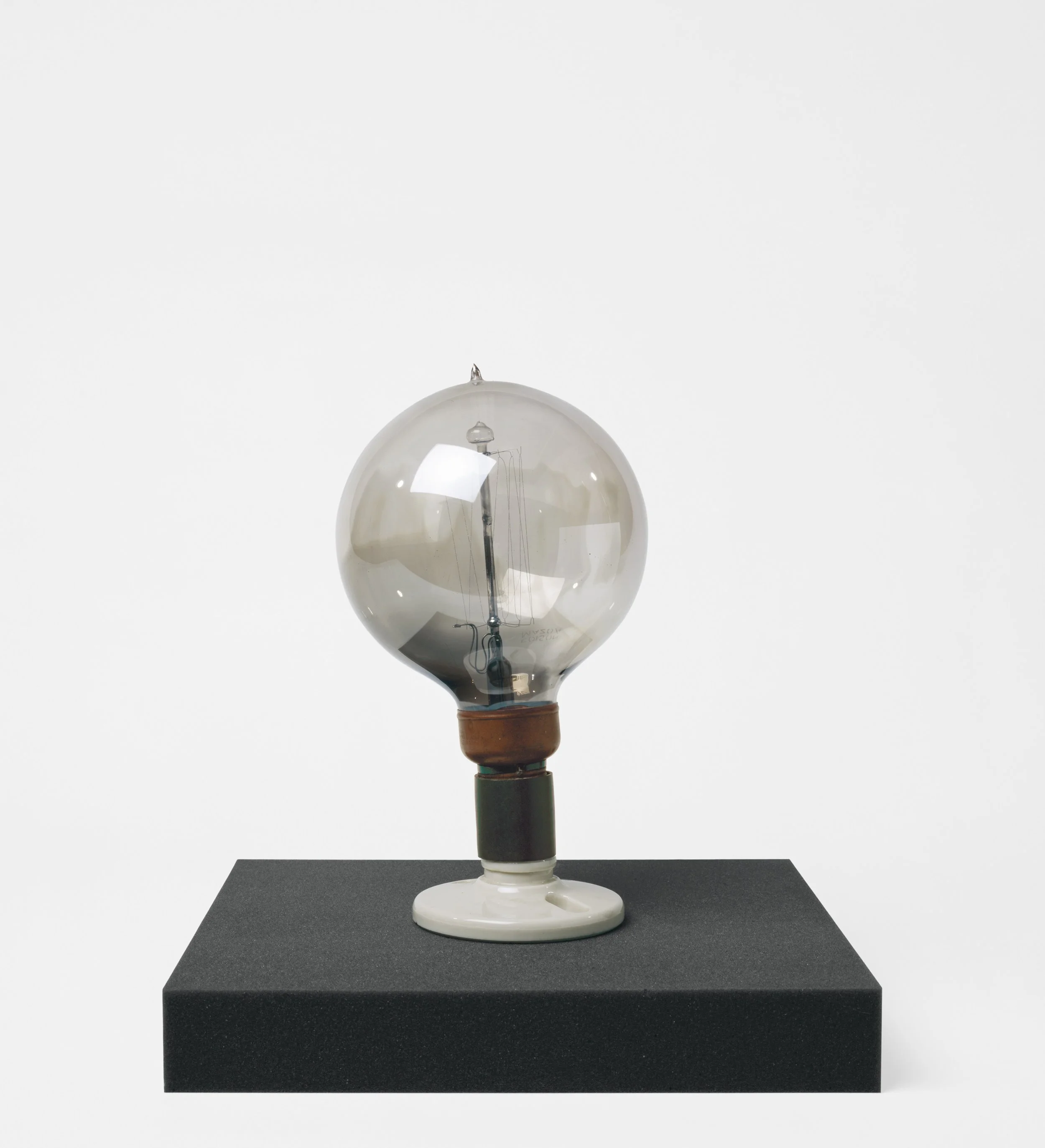 A Narrative History of the Light Bulb