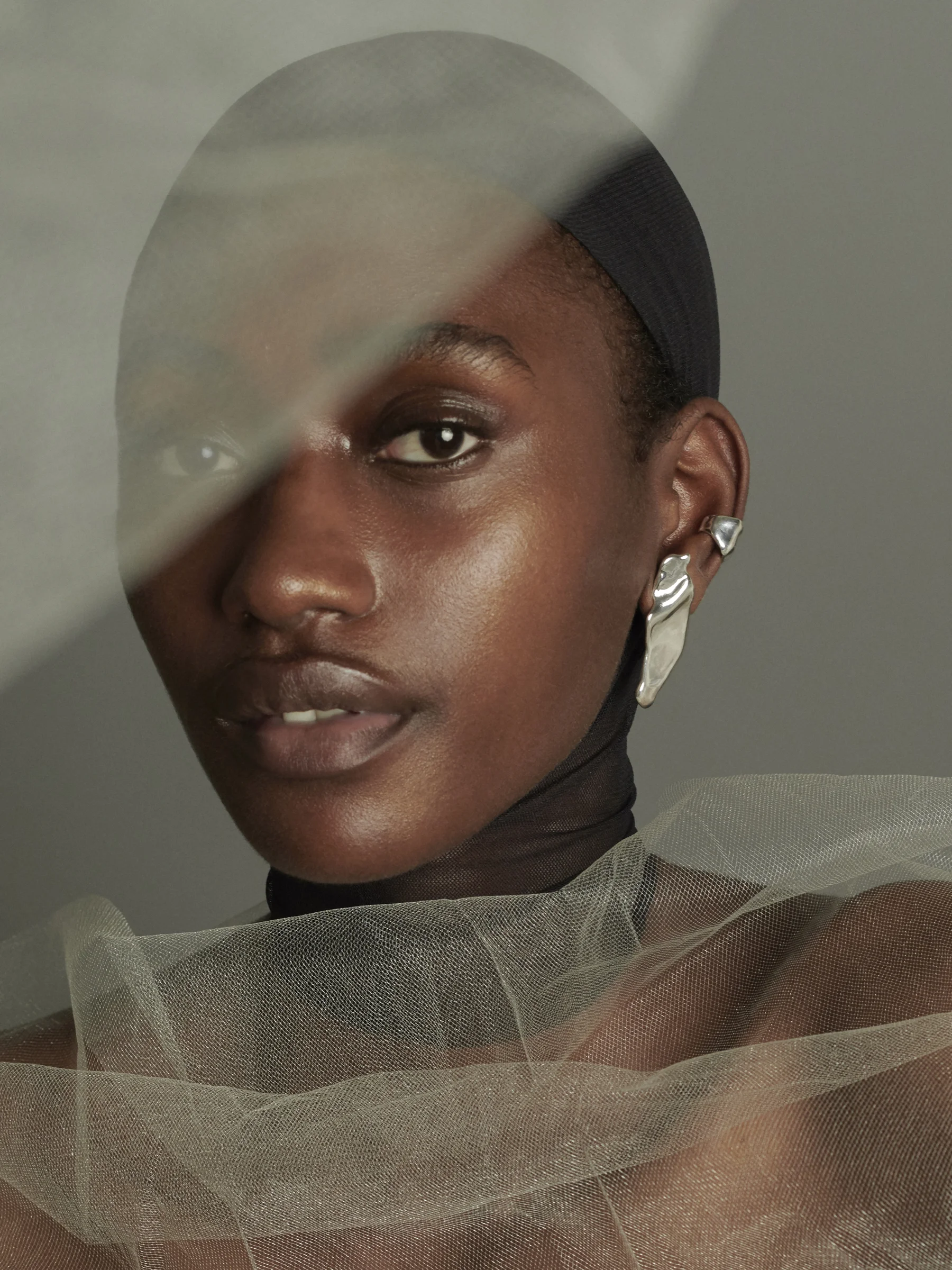 ONMODEL6 - flexure + silver cuff - agathe.jpg