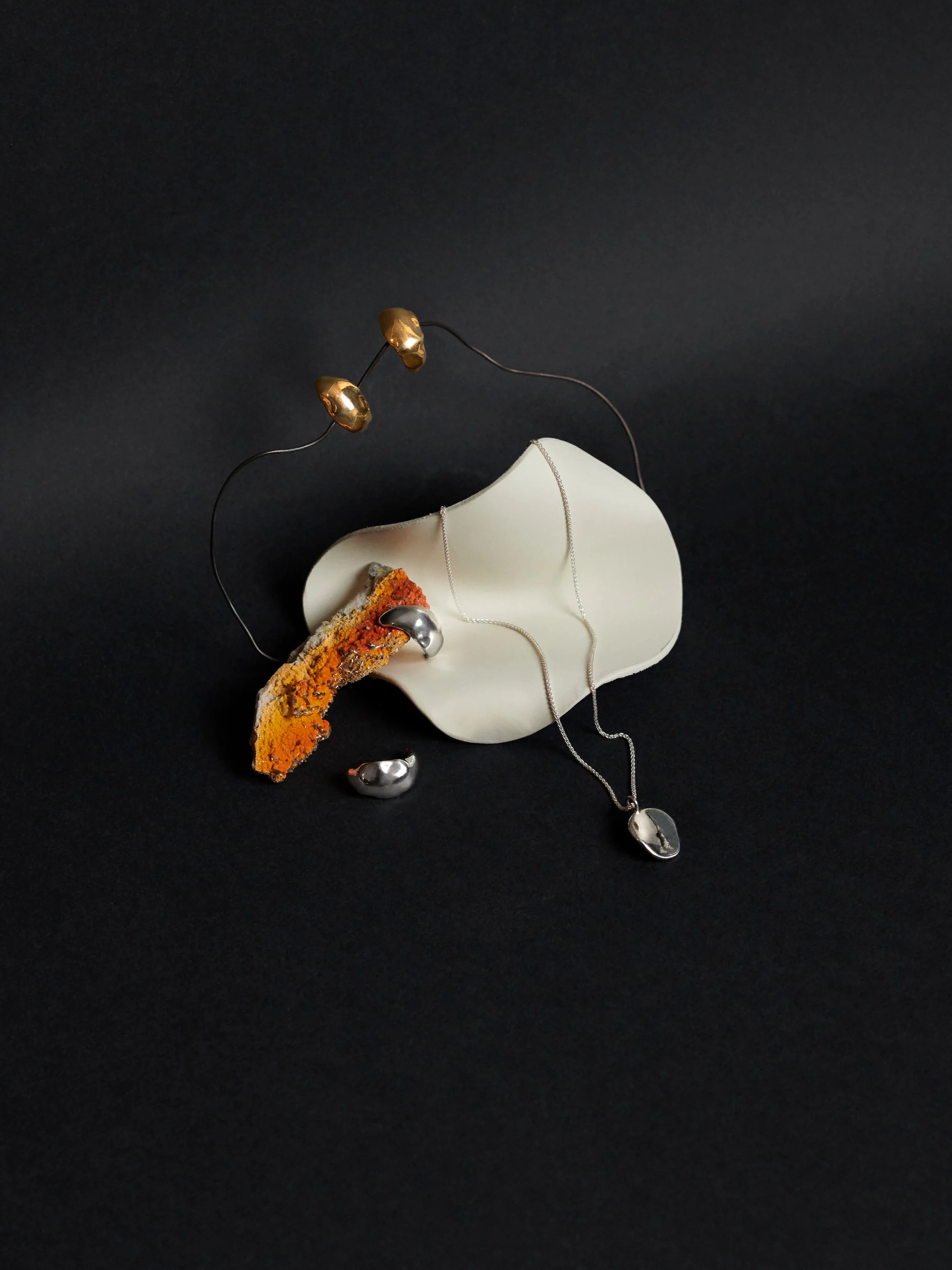 OFFFIG5+-+enfold+earrings+agathe.jpg