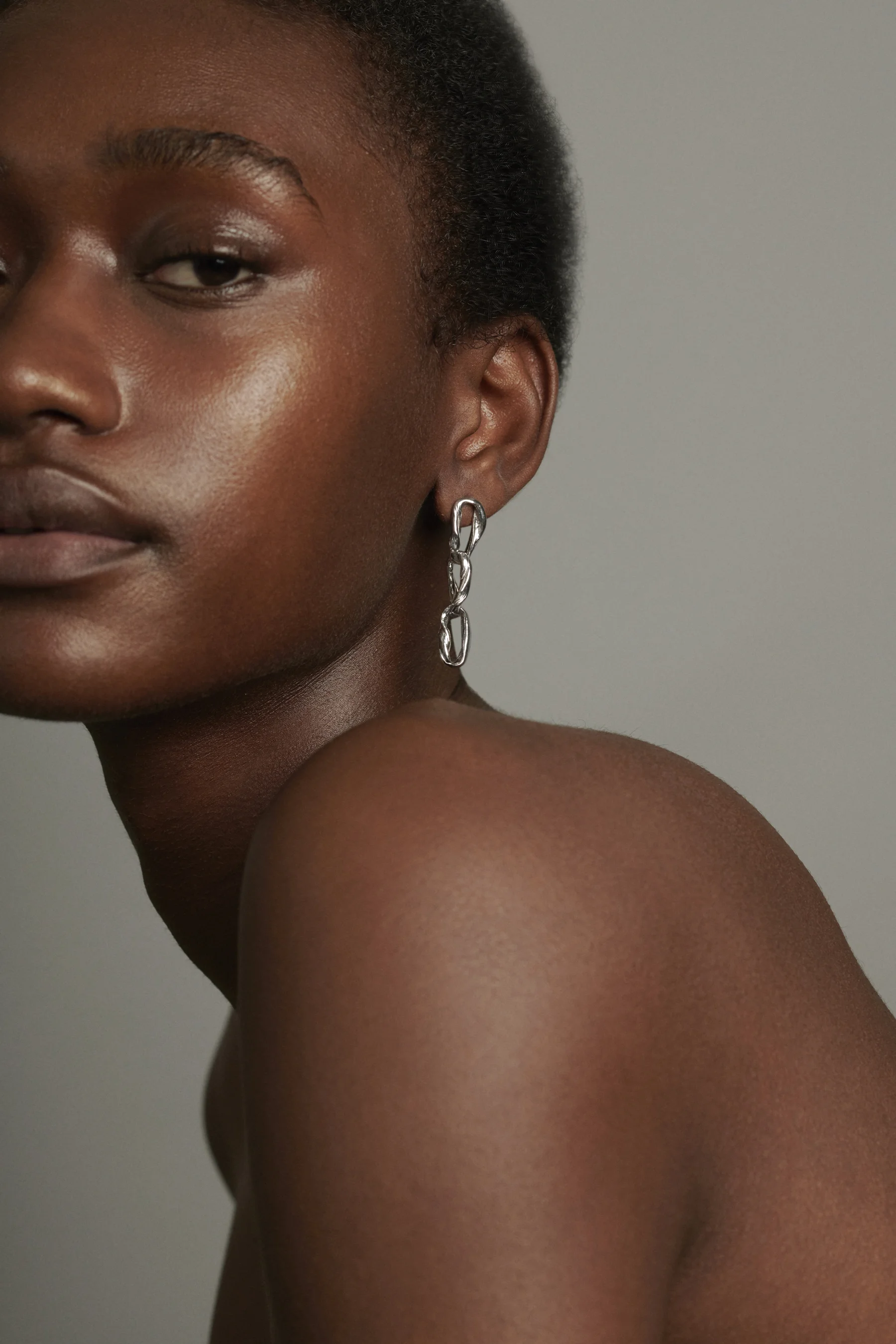 ONMODEL2 -bond earrings - agathe.jpg