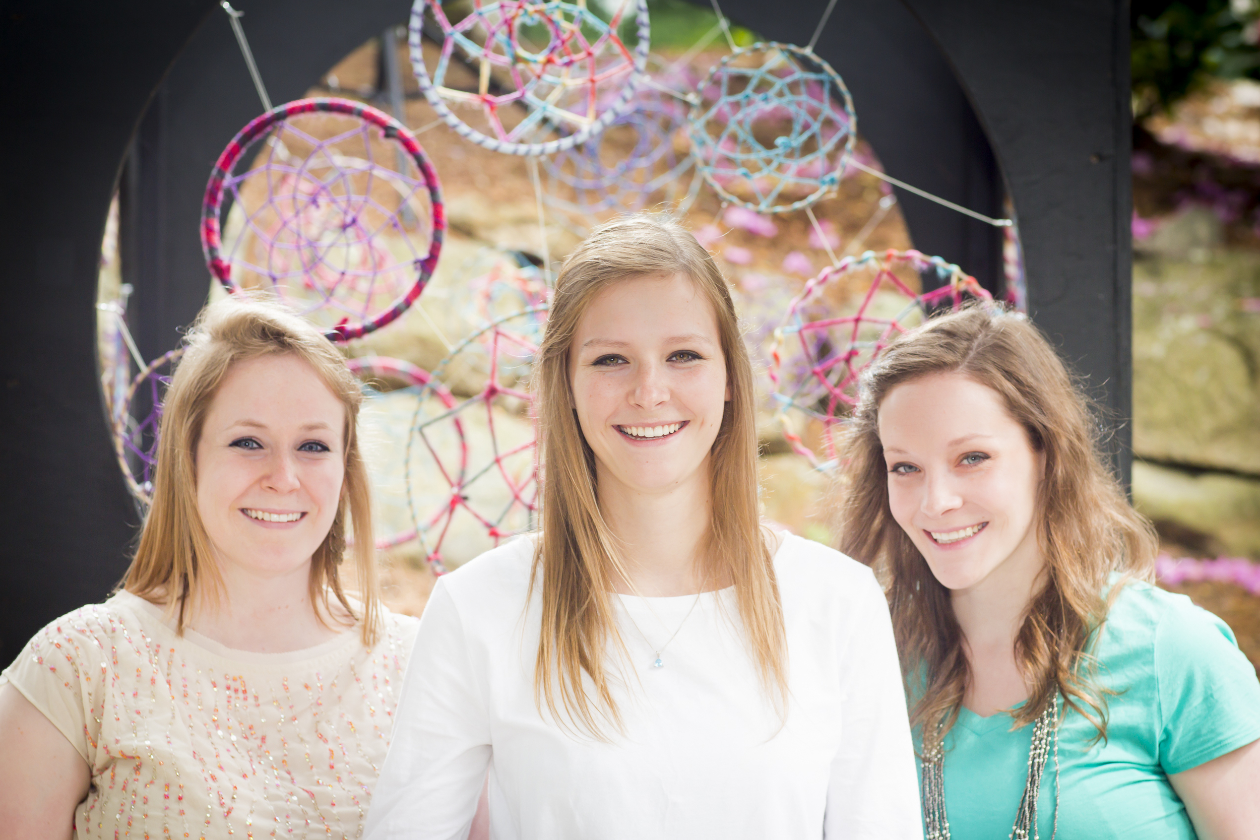 20 3 sisters family portrait outdoor session vibrant dream catchers.jpg