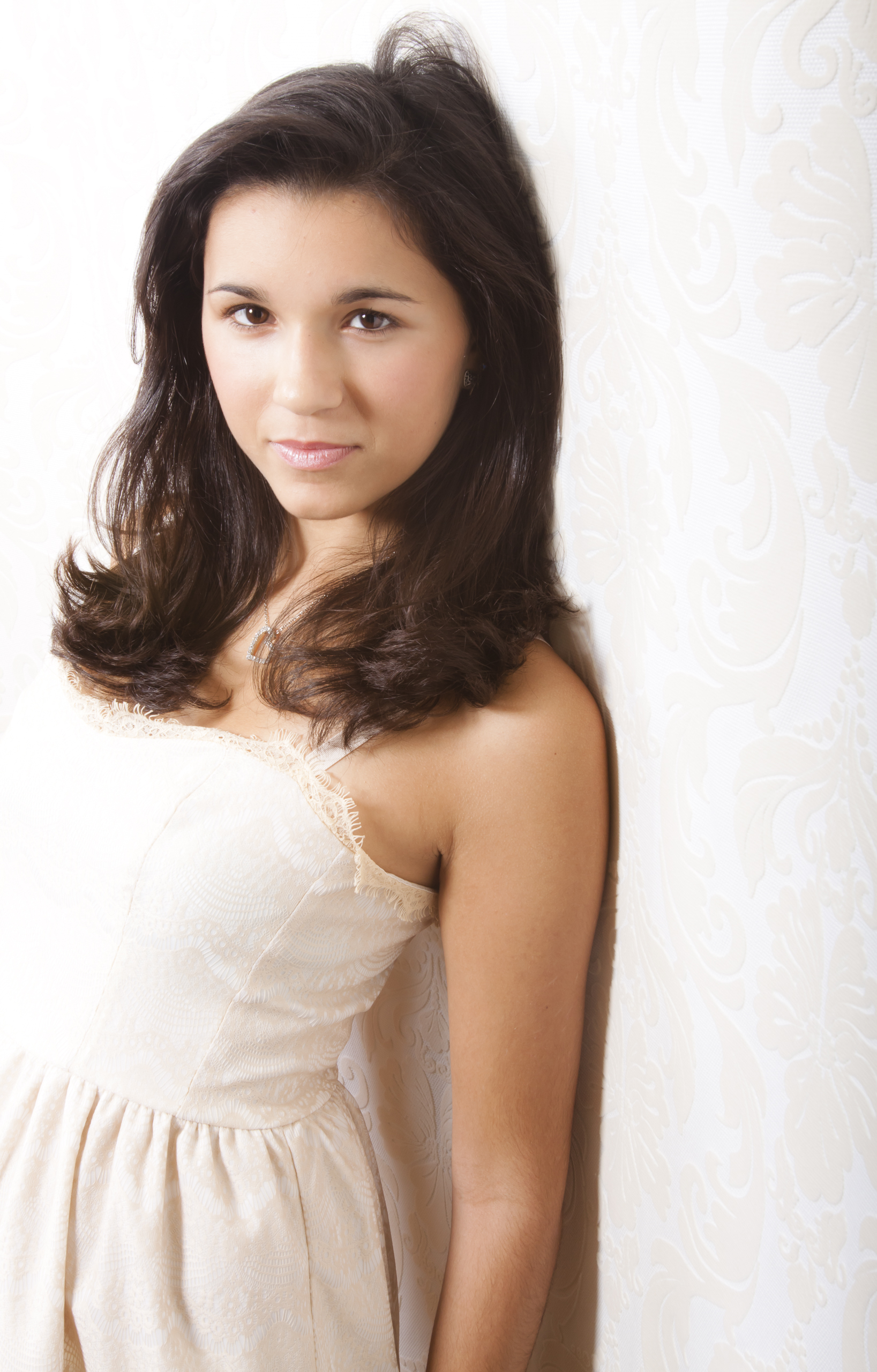 06 modern styled senior portrait sessions in white lace dress leaning on wall 8546.jpg