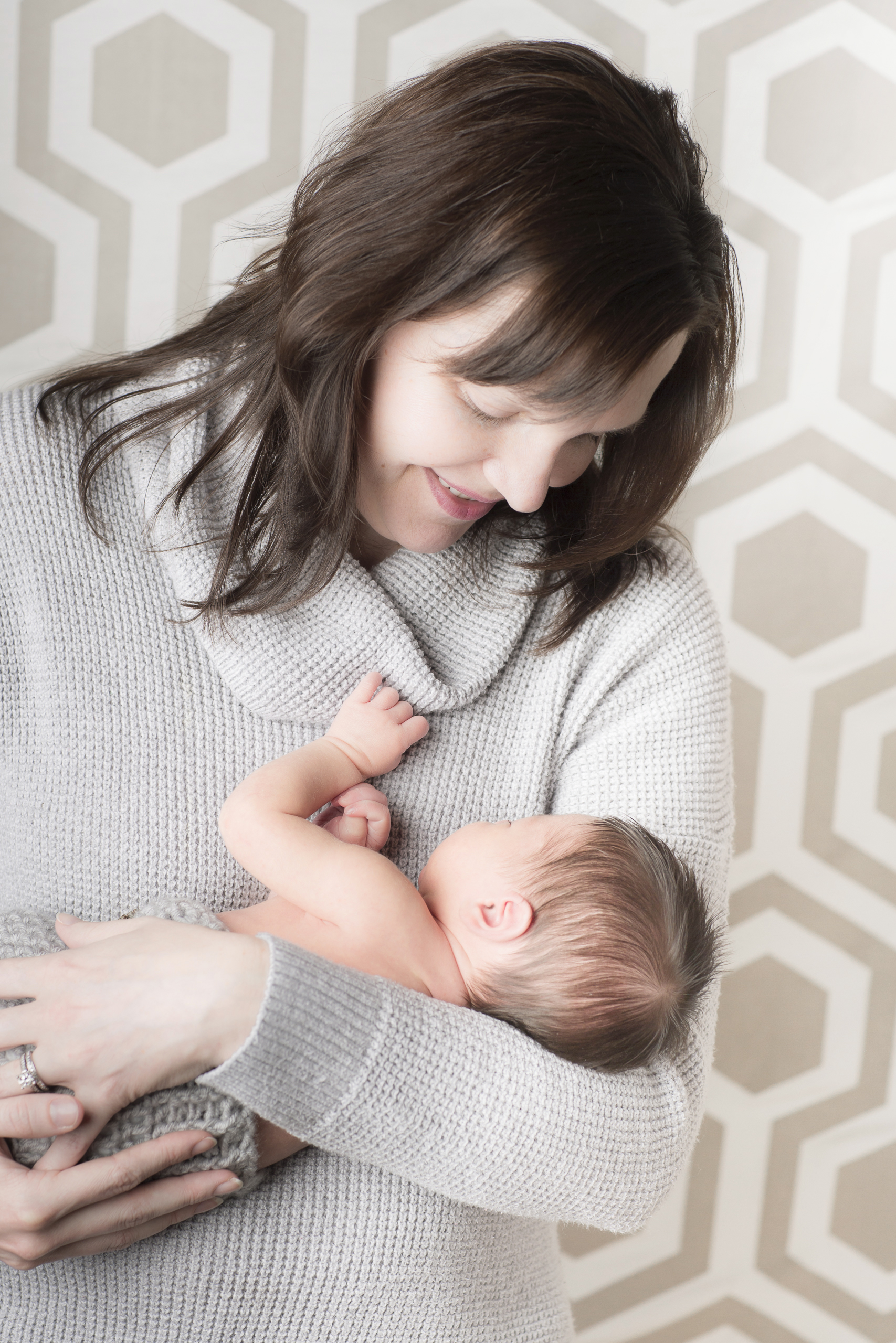29 modern mom and newborn in knit newborn studio photography session on hex modern background.jpg