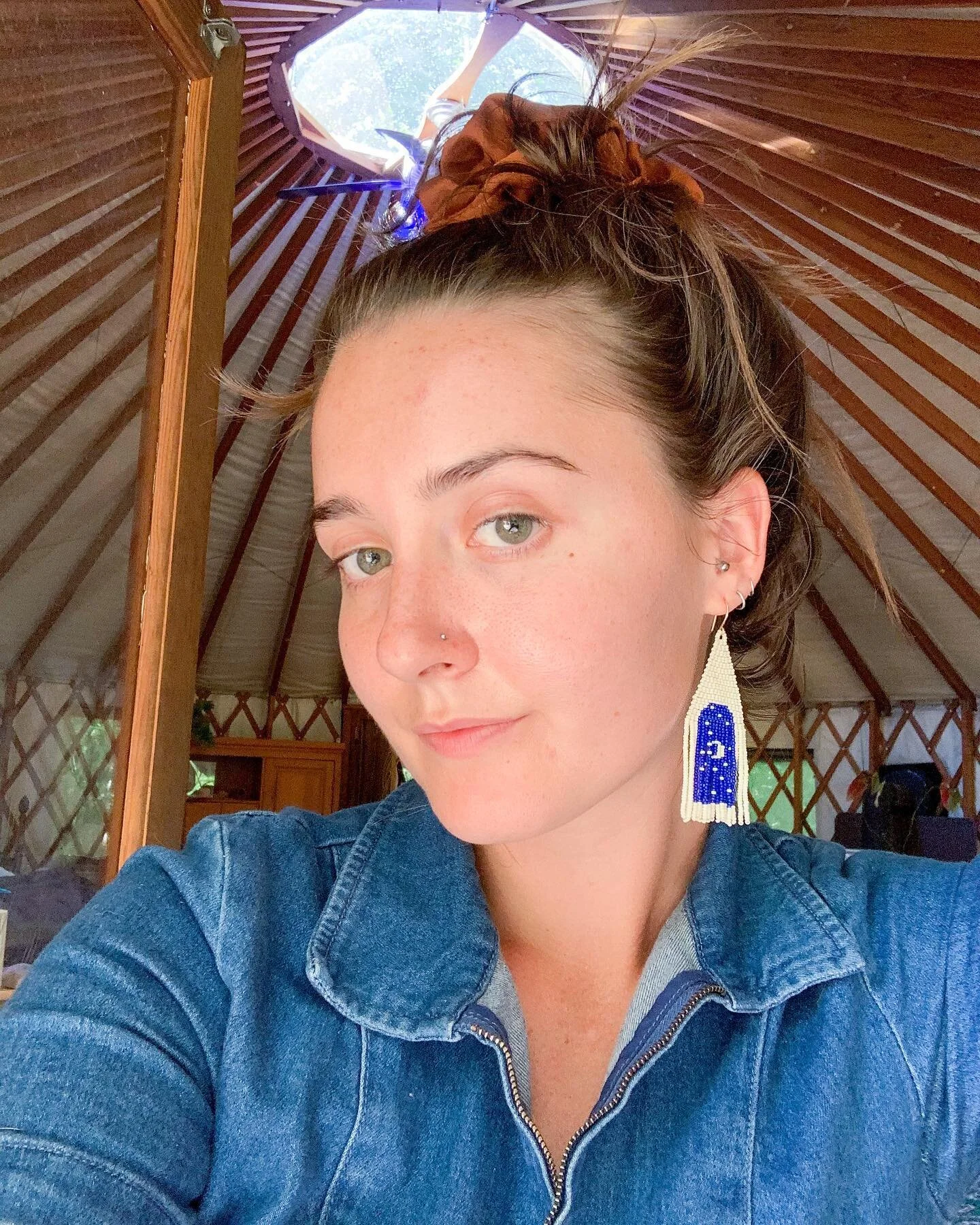 Working on some starry night portals💫🌙 using the tiiniest beads!
.
.
.
.
.
#seedbeadearrings #jewelrymaking #handwovenearrings #beadedearrings #slowfashionmovement #slowcraft #handmadejewelry #handmade #fringeearrings #beadwork #artistsoninstagram 