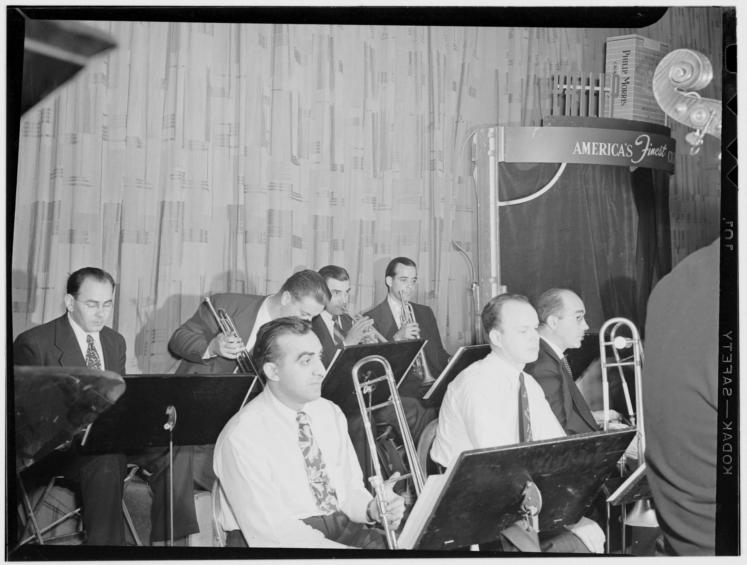 Glenn Miller Orchestra, New York, N.Y., between 1938 and 1948. William P. Gottlieb/Ira and Leonore S. Gershwin Fund Collection, Music Division, Library of Congress.