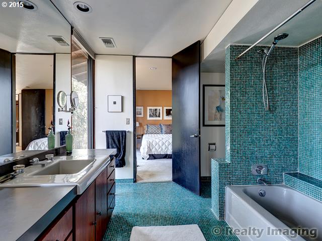 6644 SW PARKHILL DR, Portland, OR 97239