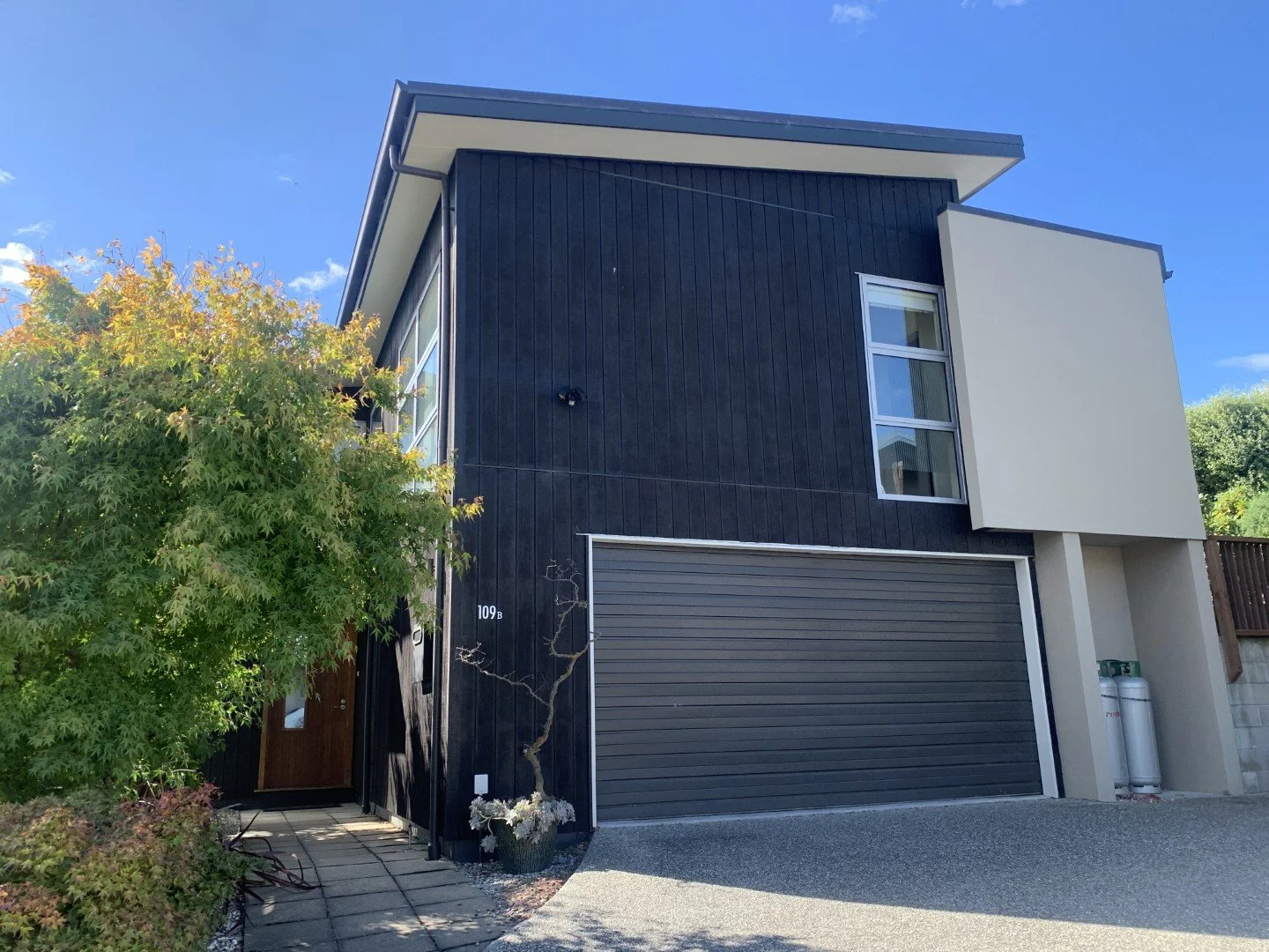 Stunning Winter Rental – Lake & Mountain Views