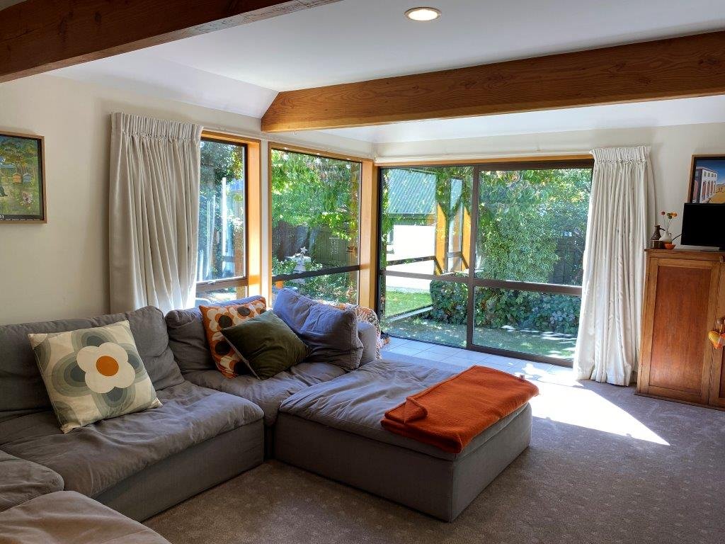 Winter Rental – Comfortable Living Near the Lake