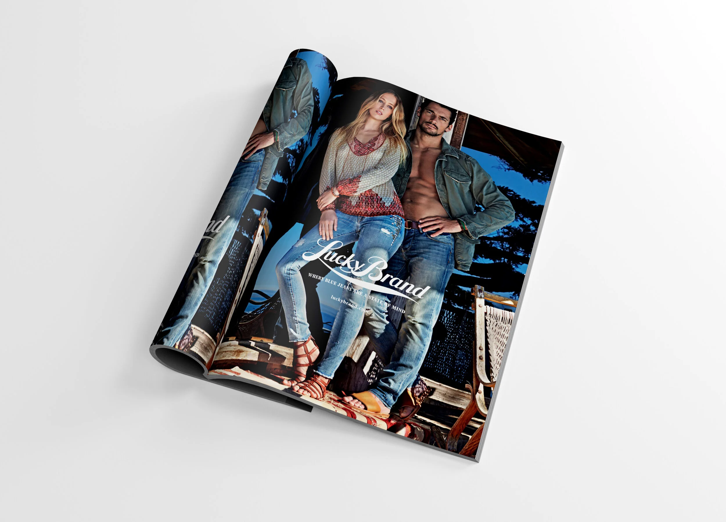 MAGAZINE-PSD-MOCKUP2.jpg