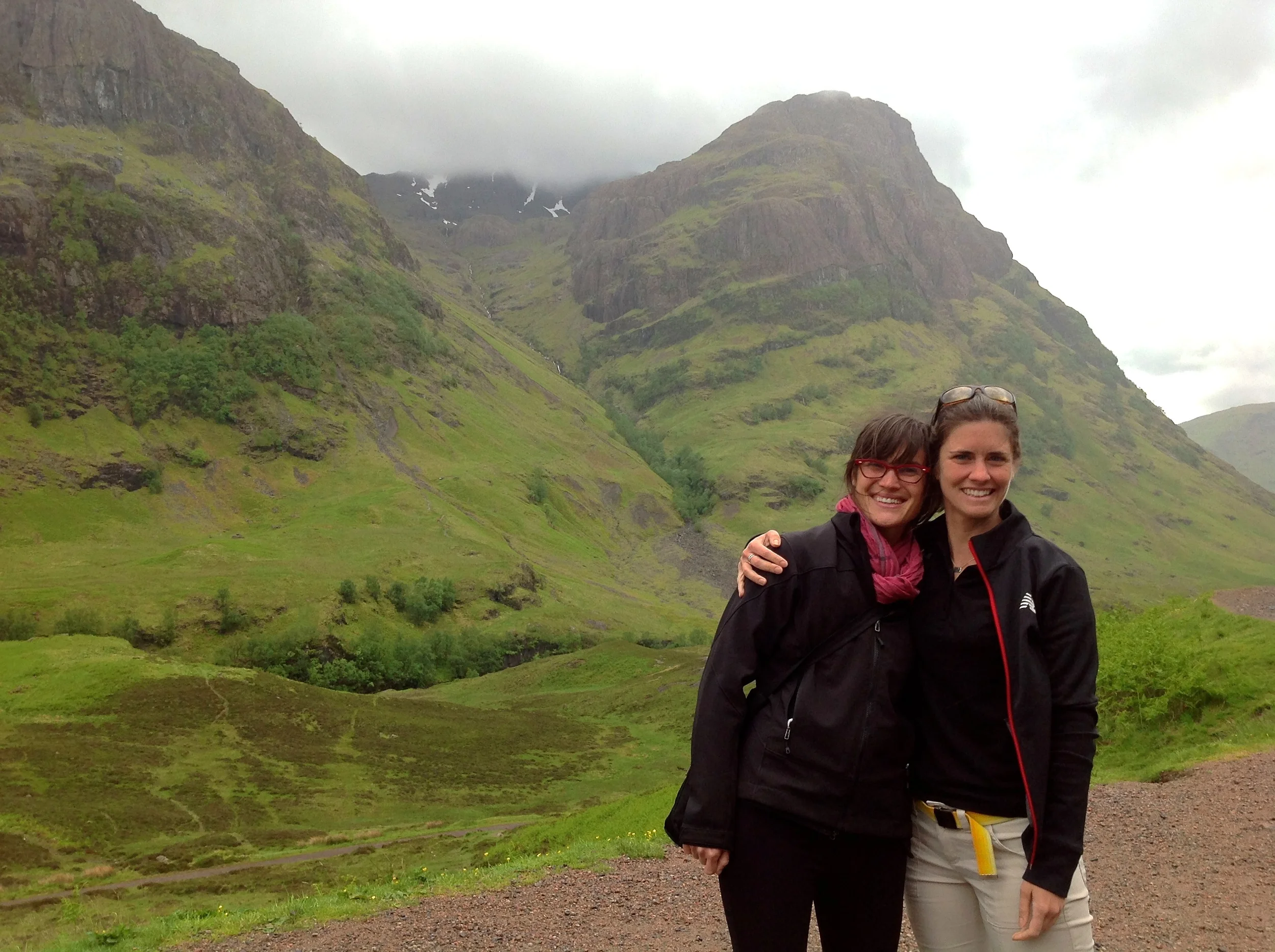 Two (Pseudo-)sisters in the Valley of the three Sisters