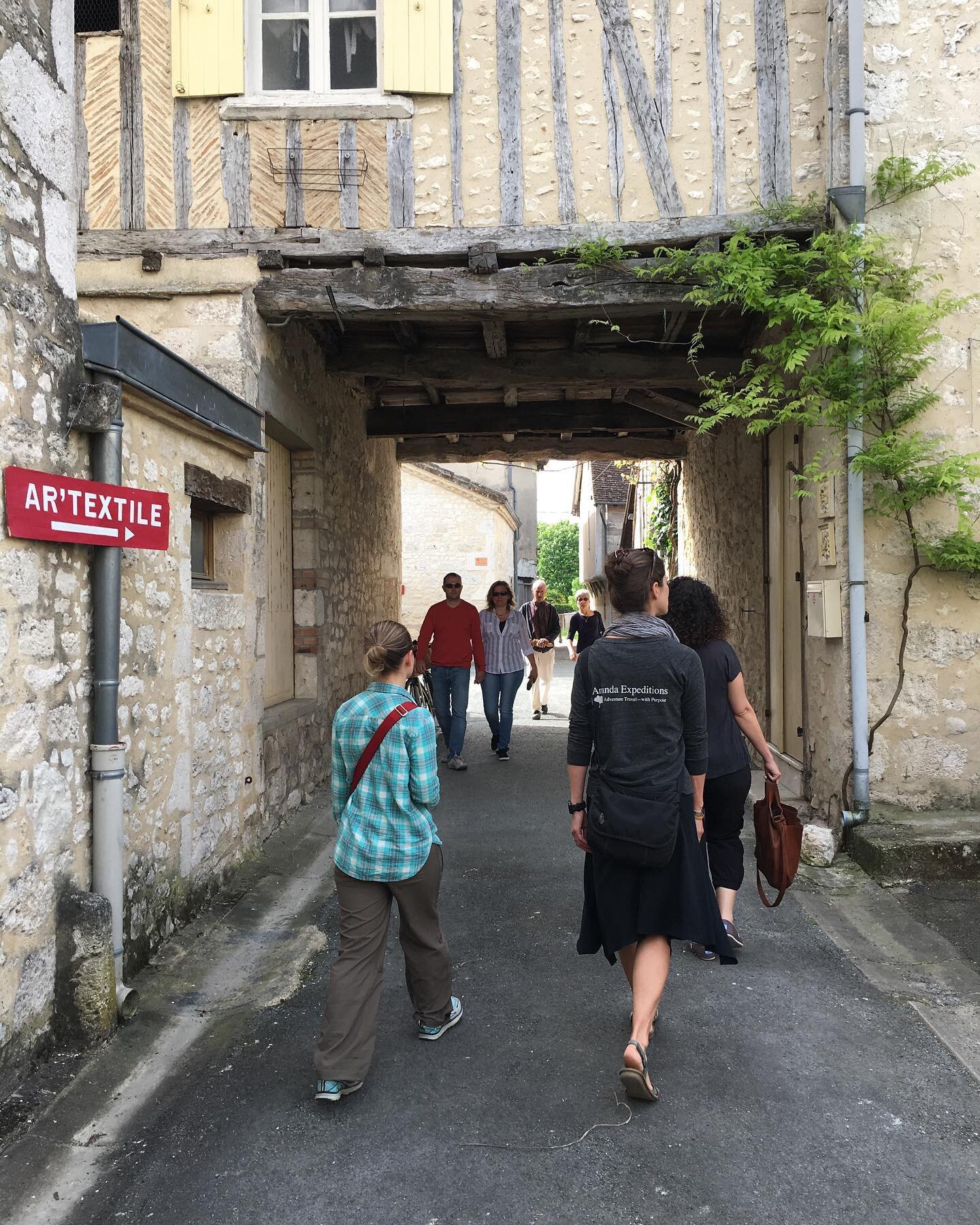 GET THEE TO FRANCE! | 🇫🇷 Provence, May 24-31 🇫🇷 **ONE double** and **ONE single** remain! We have a great group signed up, and we&rsquo;d love you to join us &mdash; come explore medieval French market towns like the one pictured here. REGISTER T