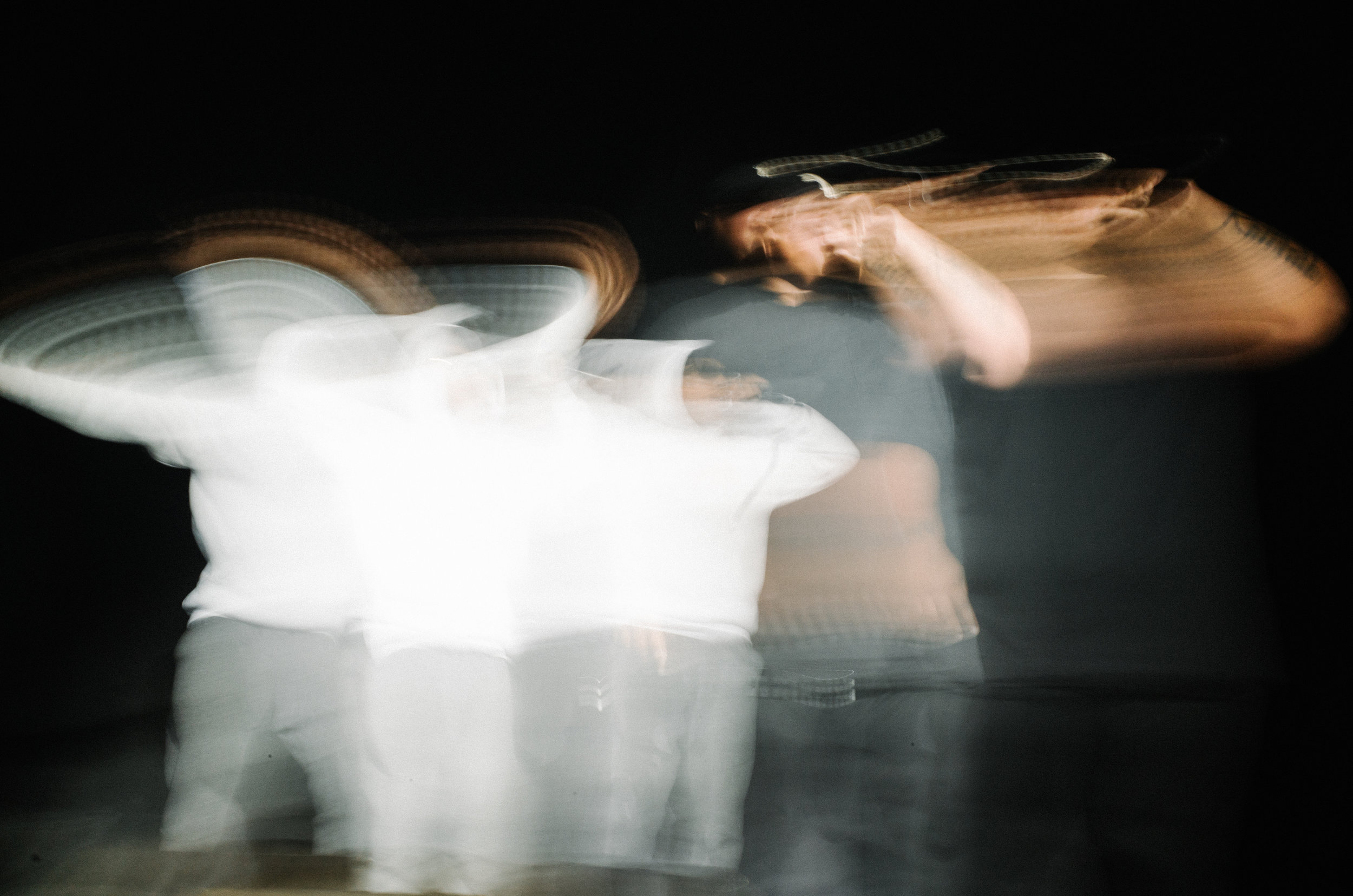 6 second exposure of Damian and Lenny performing